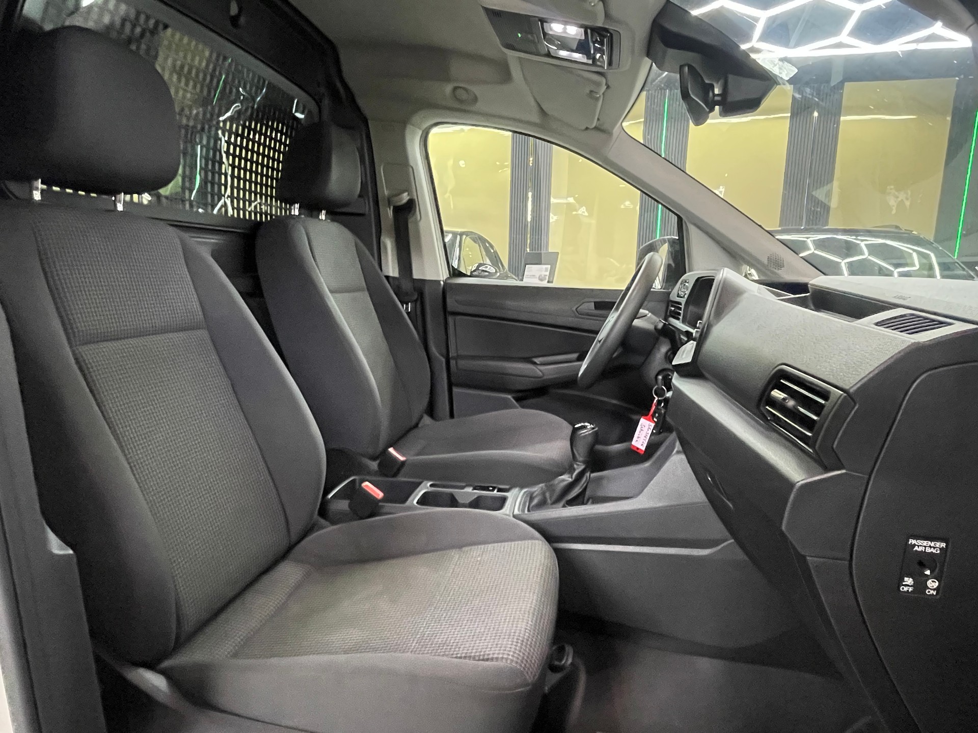VW Caddy Cargo 2.0TDI 4Motion-image-11