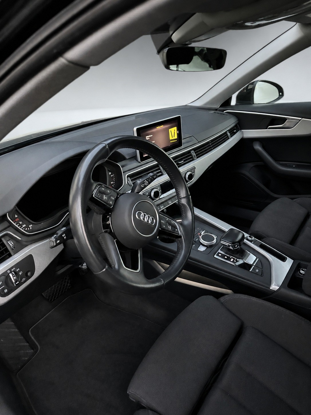 AUDI 2.0 TFSI 190 ultra S-Tronic-image-2