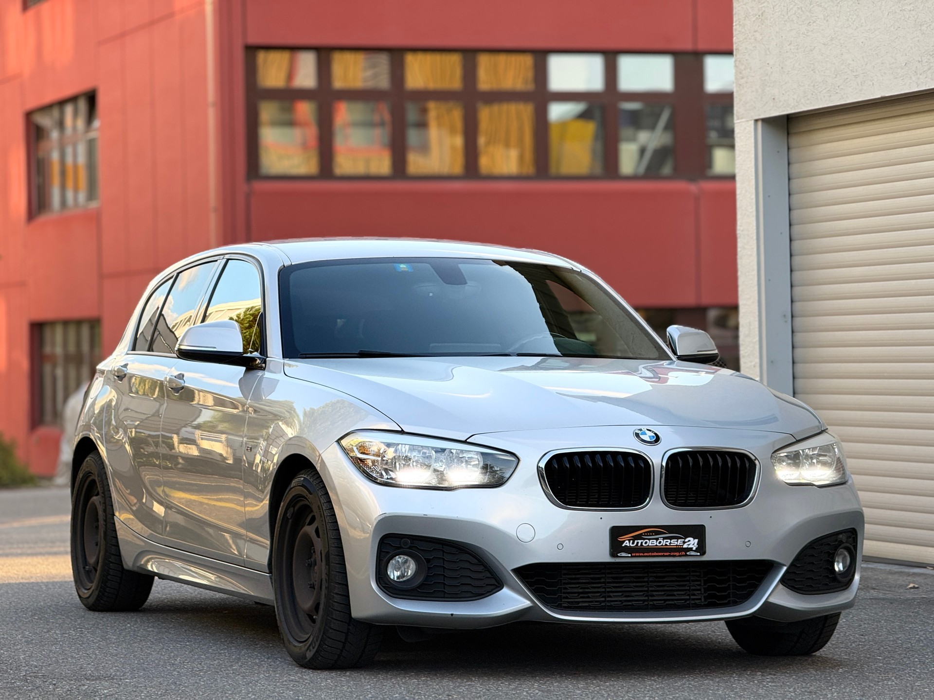 BMW 118d xDrive M Sport-showroom-element-1