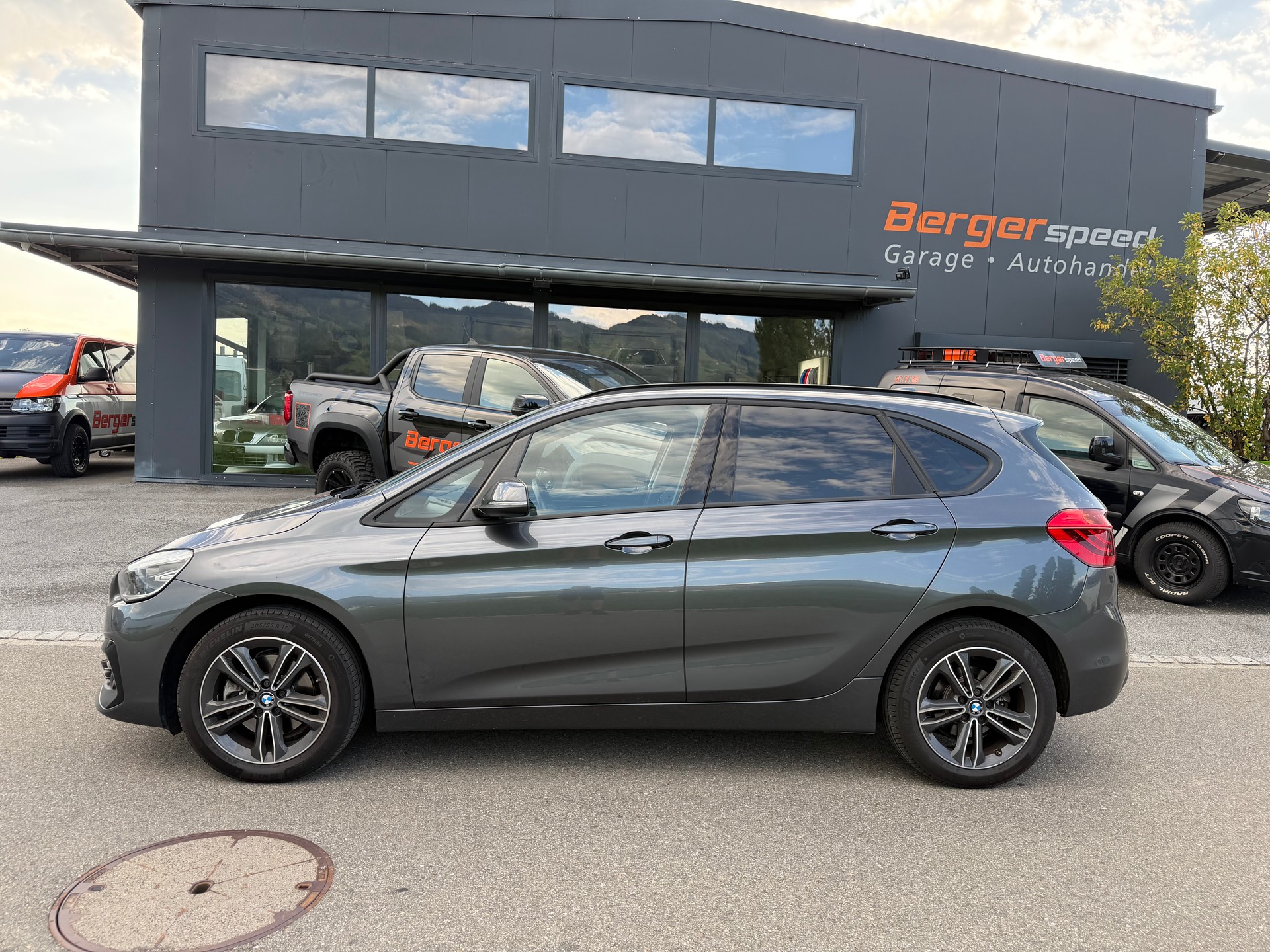 BMW 218d xDrive Active Tourer Steptronic Sport Line-showroom-element-1