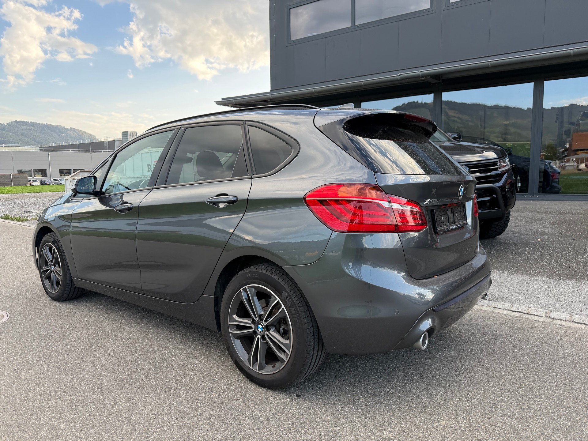 BMW 218d xDrive Active Tourer Steptronic Sport Line-showroom-element-2