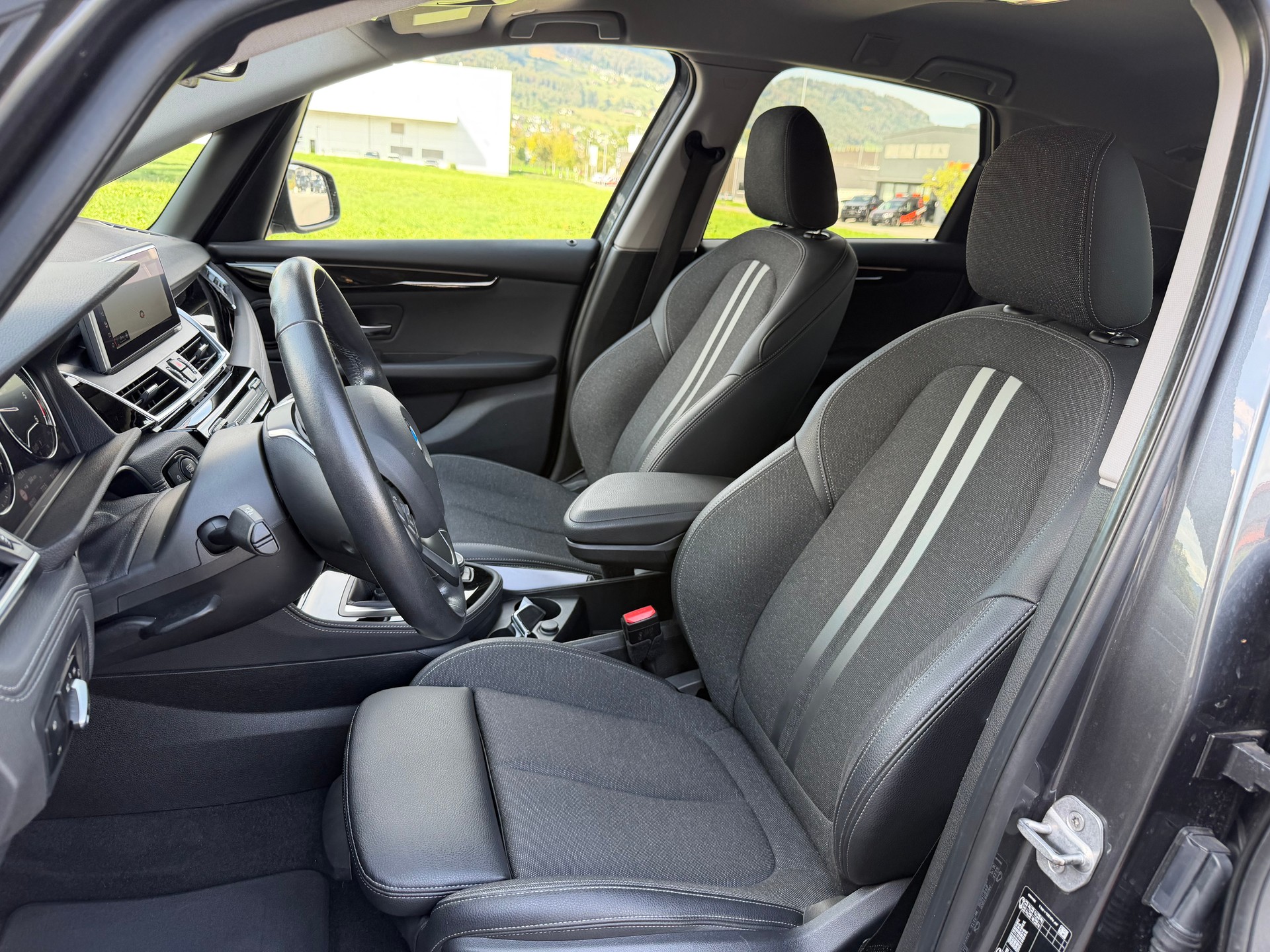BMW 218d xDrive Active Tourer Steptronic Sport Line-image-6