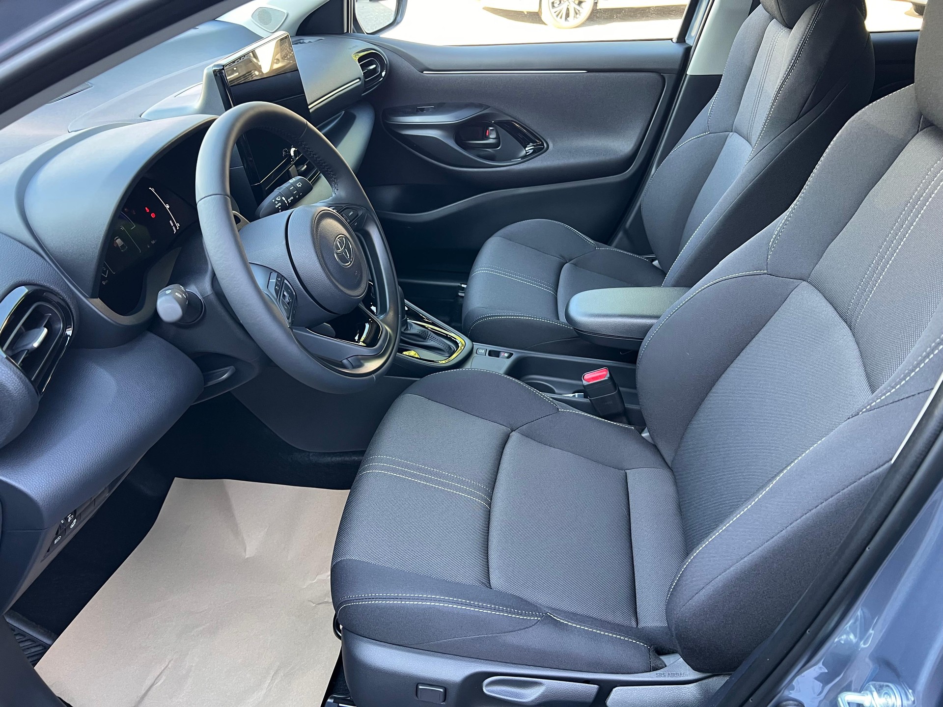TOYOTA Yaris 1.5 VVT-i HSD Trend-image-8