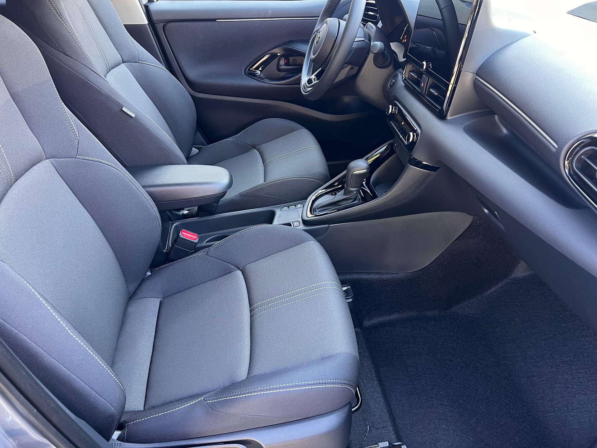 TOYOTA Yaris 1.5 VVT-i HSD Trend-image-12