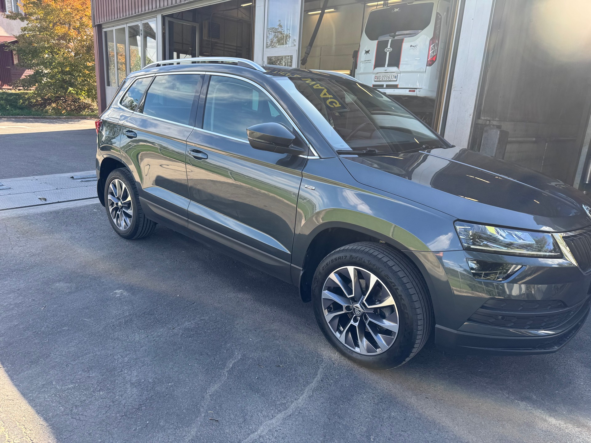 SKODA Karoq 1.5 TSI ACT Drive DSG-showroom-element-2