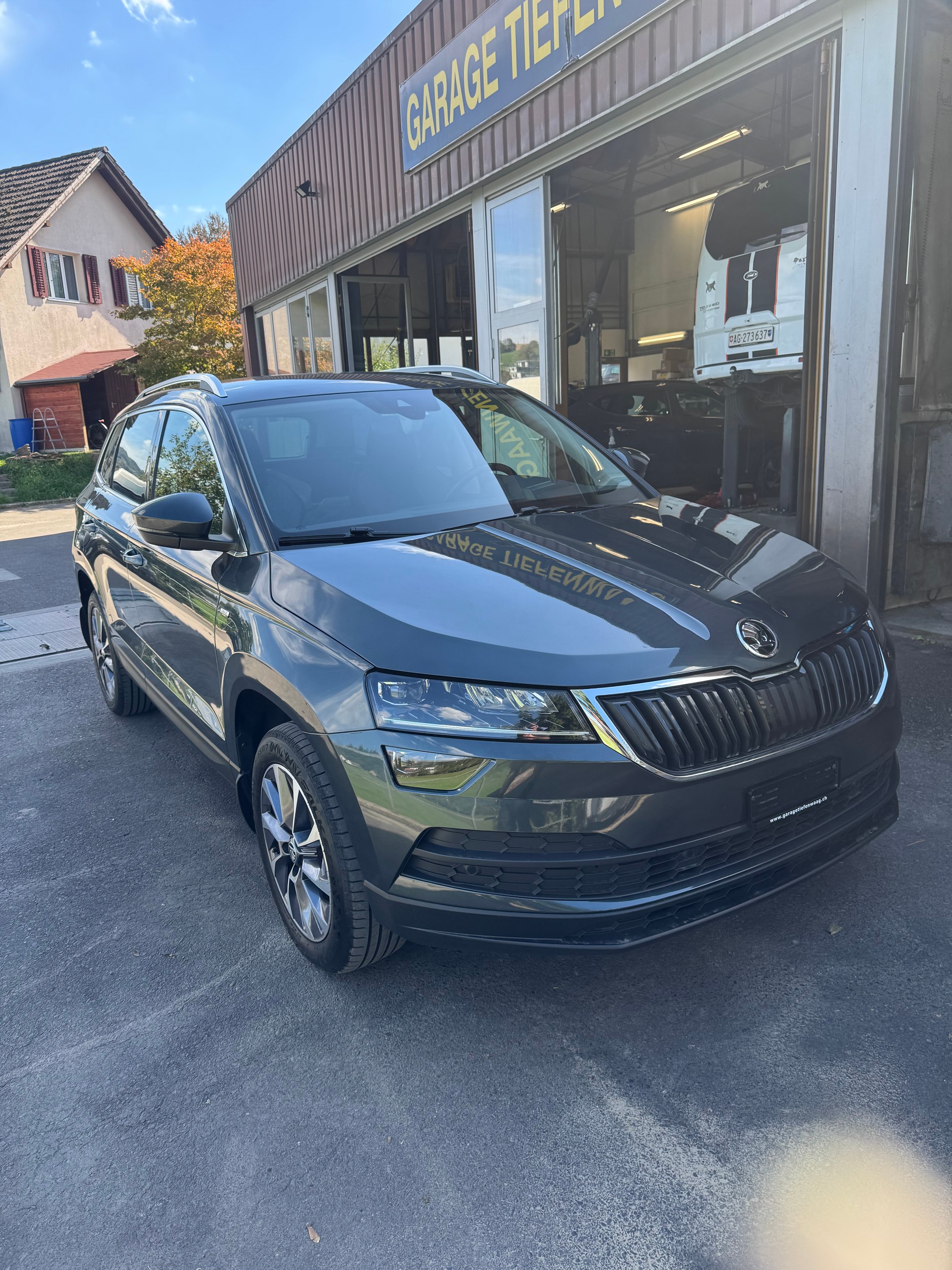 SKODA Karoq 1.5 TSI ACT Drive DSG-showroom-element-1