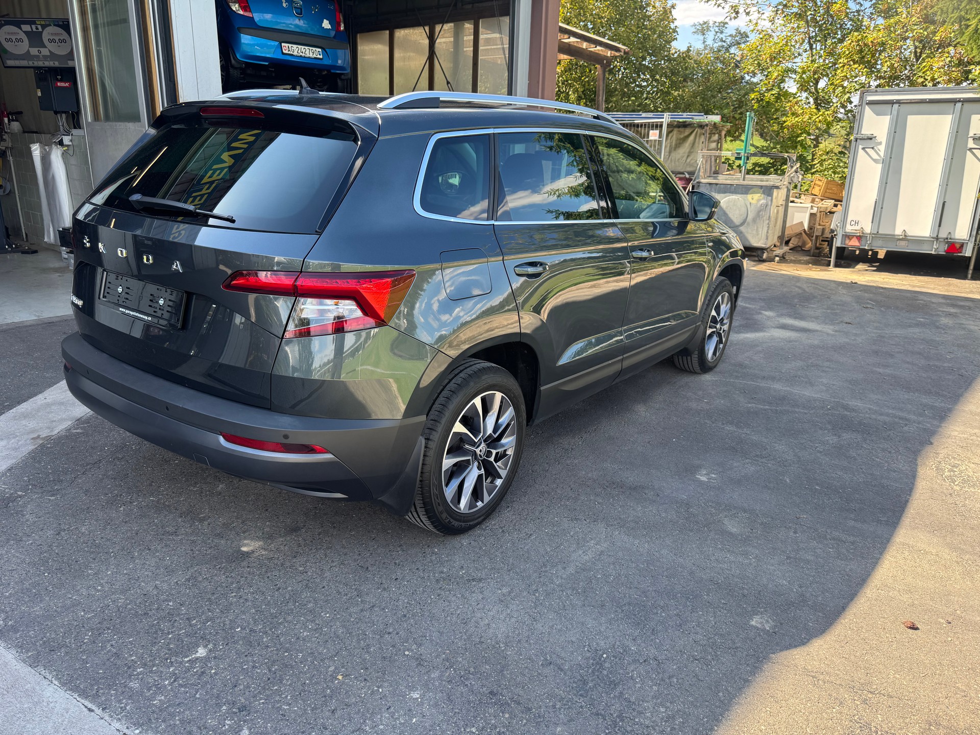 SKODA Karoq 1.5 TSI ACT Drive DSG-showroom-element-3