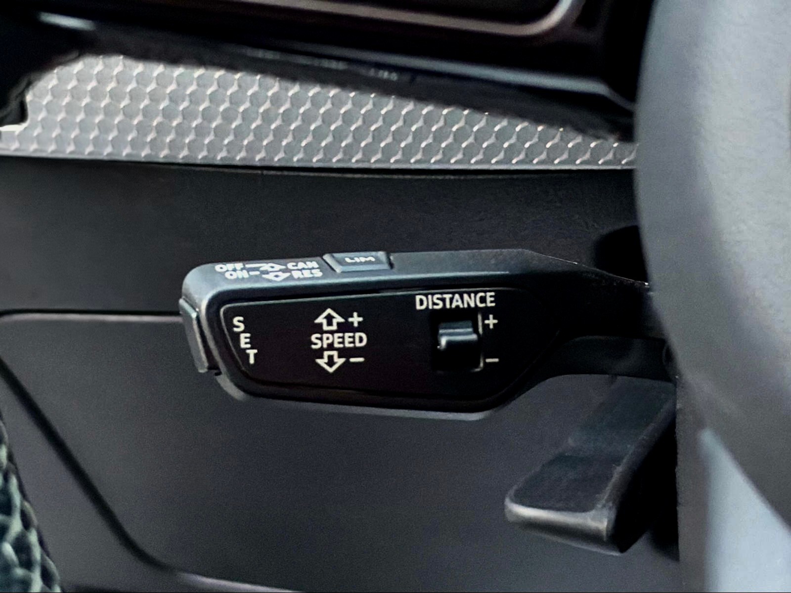 AUDI A1 City Carver 30 TFSI Attraction S-tronic-image-13