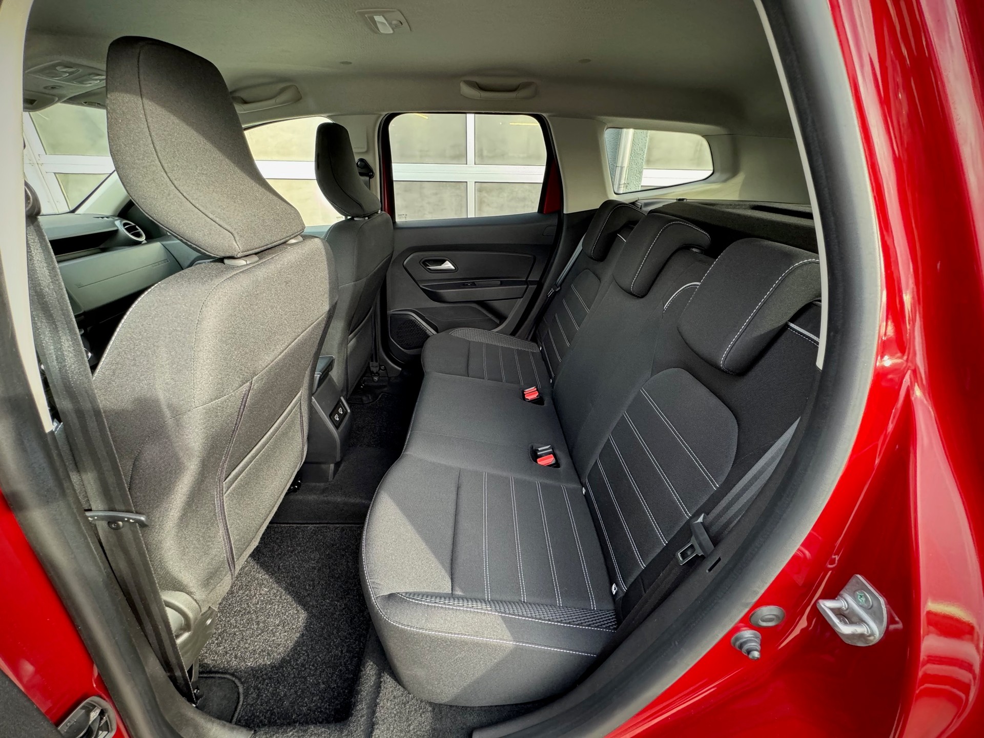 DACIA Duster TCe 150 Extreme 4x4 - Véhicule Suisse (CH)-image-8
