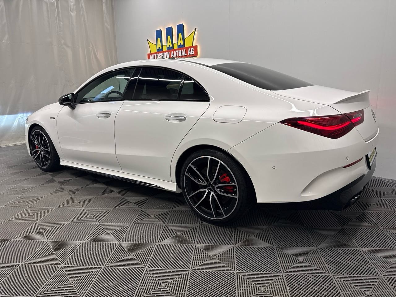 MERCEDES-BENZ CLA 35 AMG 4Matic 8G-DCT-showroom-element-1