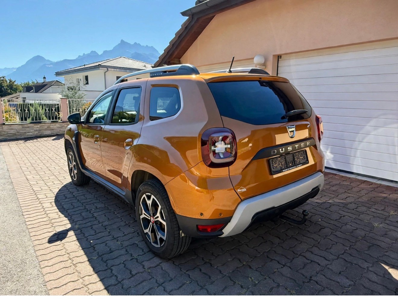 DACIA Duster dCi 115 Celebration 4x4-showroom-element-2
