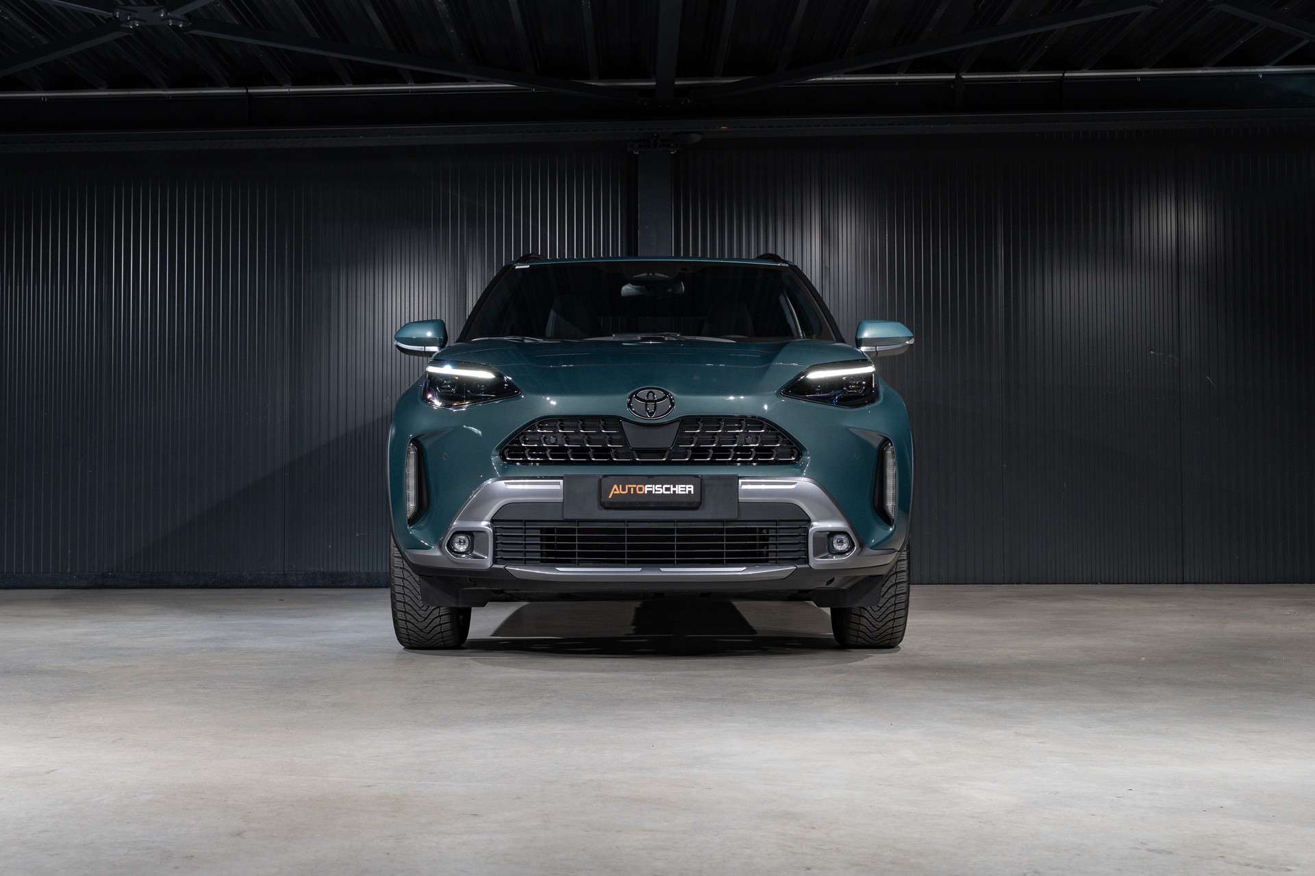 TOYOTA Yaris Cross 1.5 Executive 4x4 AWDi e-CVT-showroom-element-3