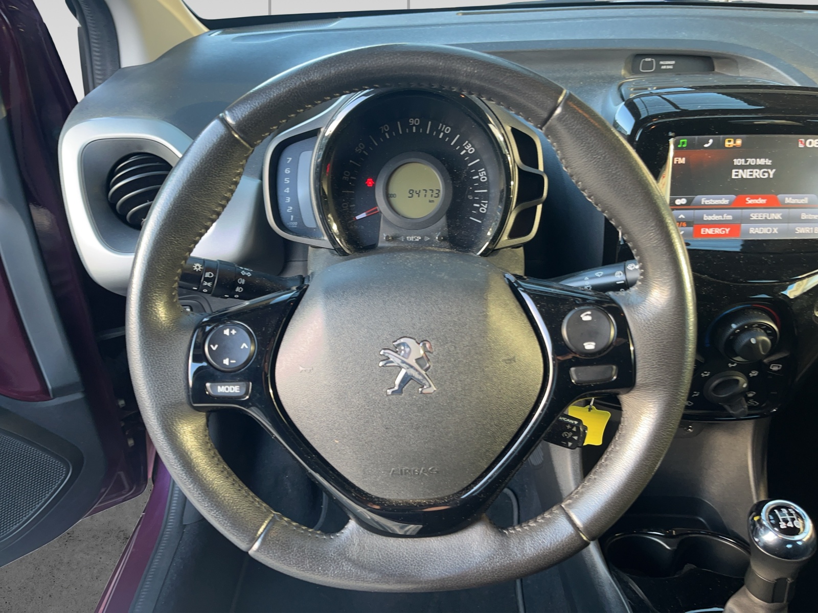 PEUGEOT 108 1.2 VTi Allure-image-8