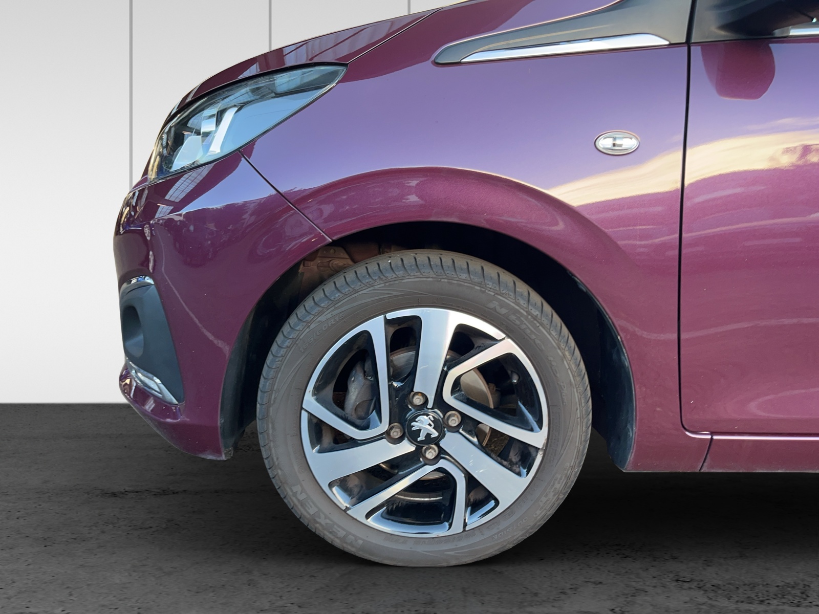 PEUGEOT 108 1.2 VTi Allure-image-11