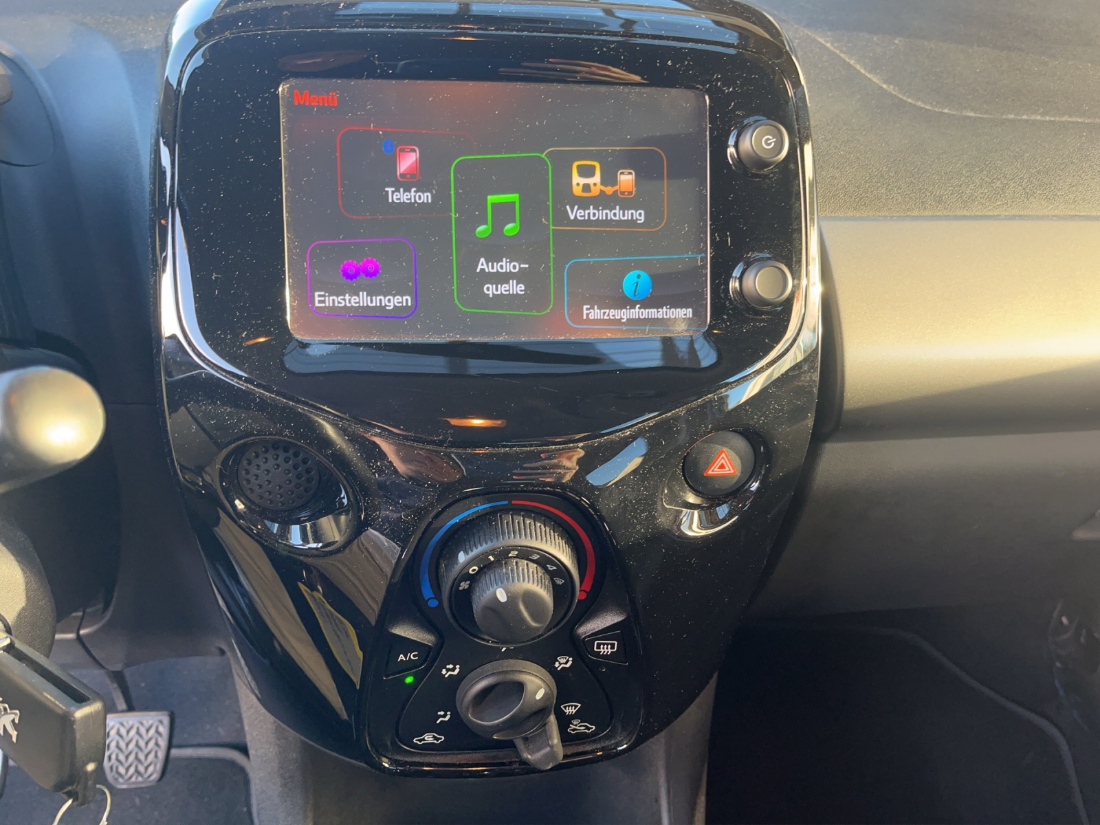 PEUGEOT 108 1.2 VTi Allure-image-9
