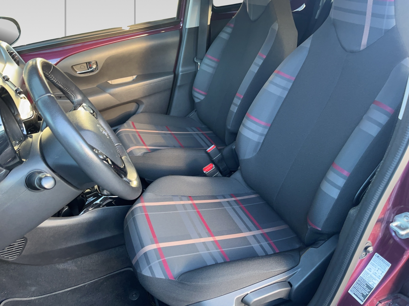 PEUGEOT 108 1.2 VTi Allure-image-6