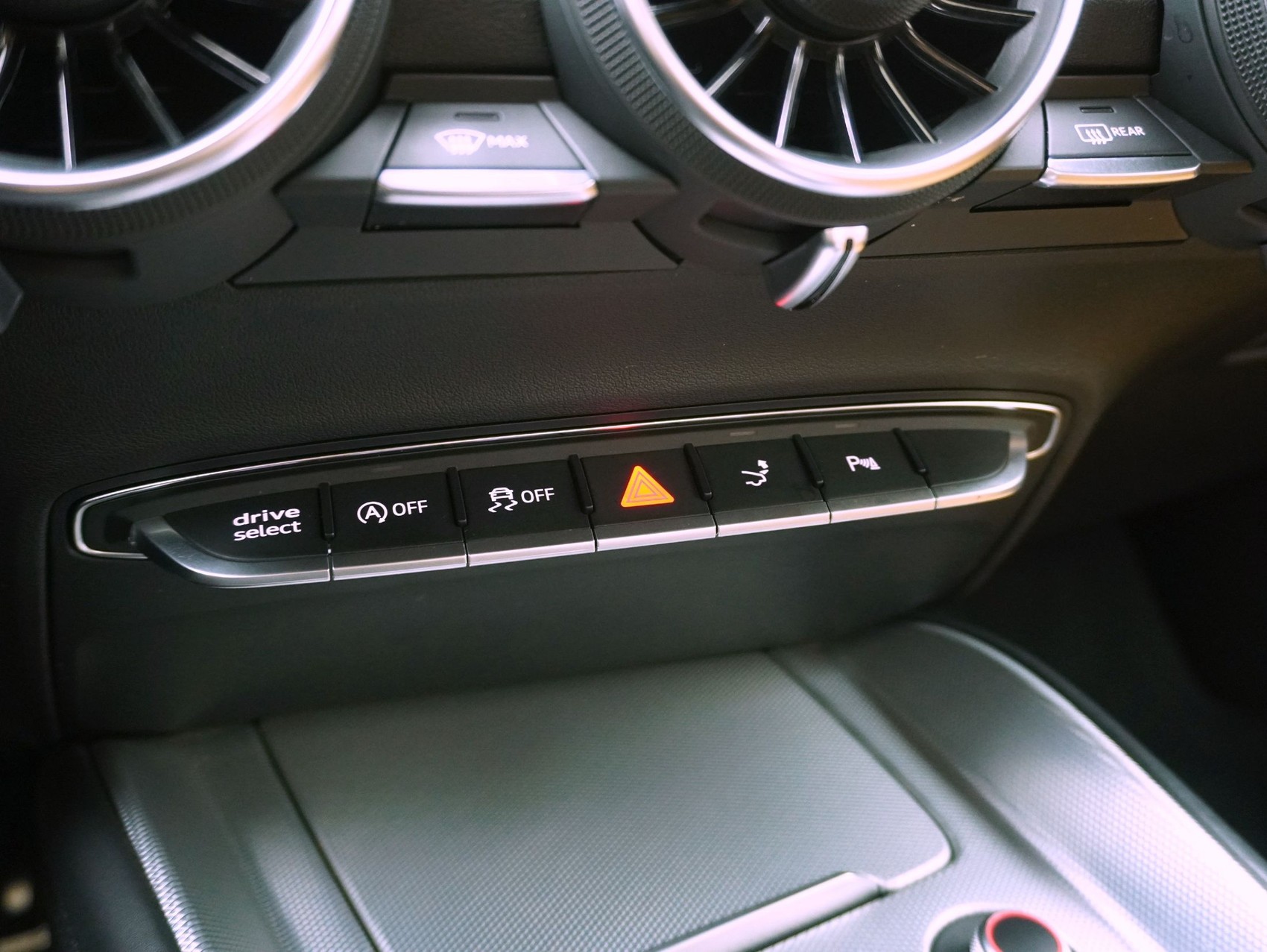 AUDI TT Coupé 45 TFSI quattro S-Tronic-image-16
