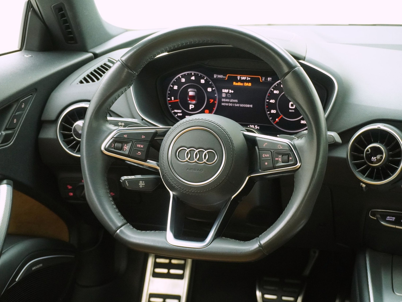 AUDI TT Coupé 45 TFSI quattro S-Tronic-image-11
