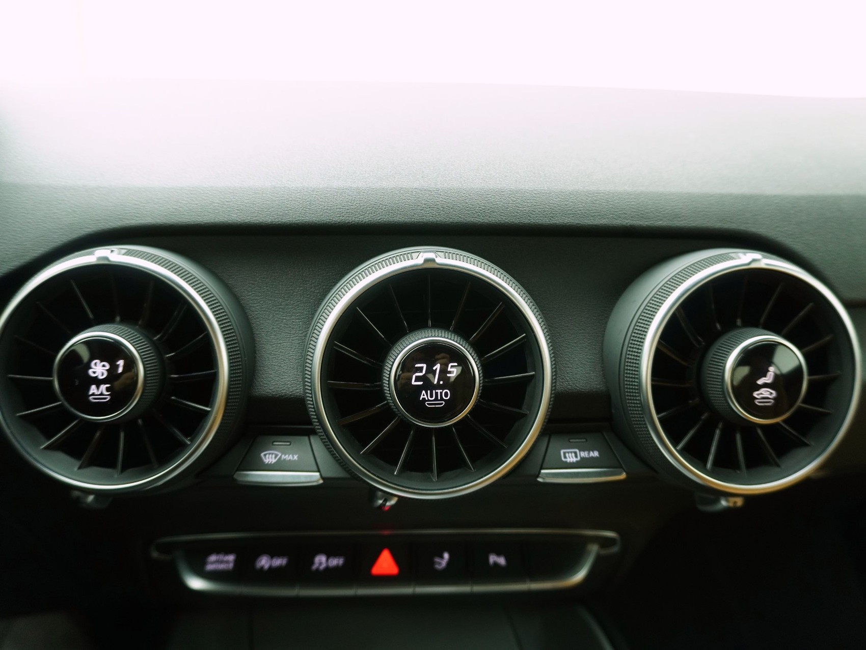 AUDI TT Coupé 45 TFSI quattro S-Tronic-image-15