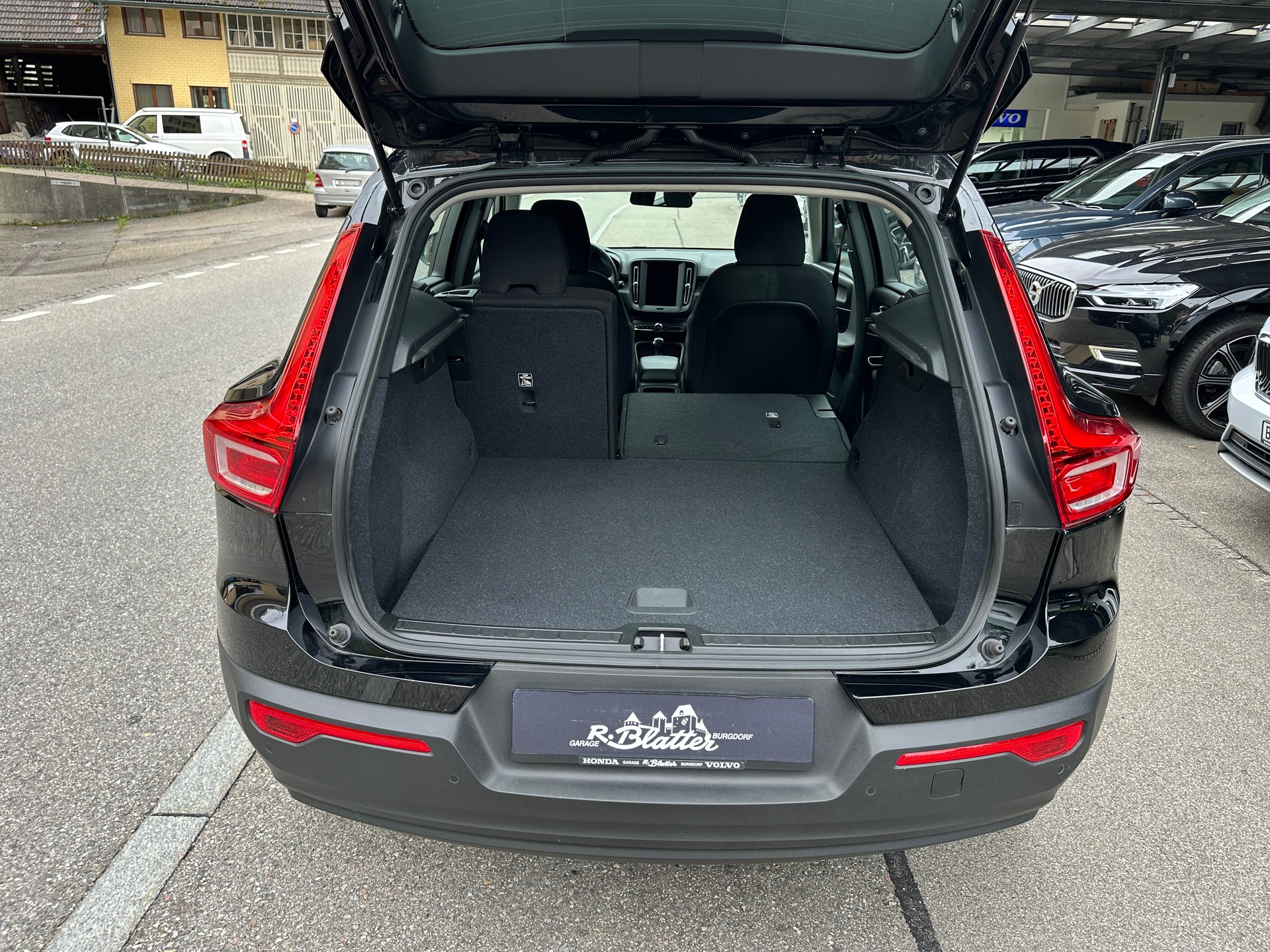 VOLVO XC40 D3-image-16