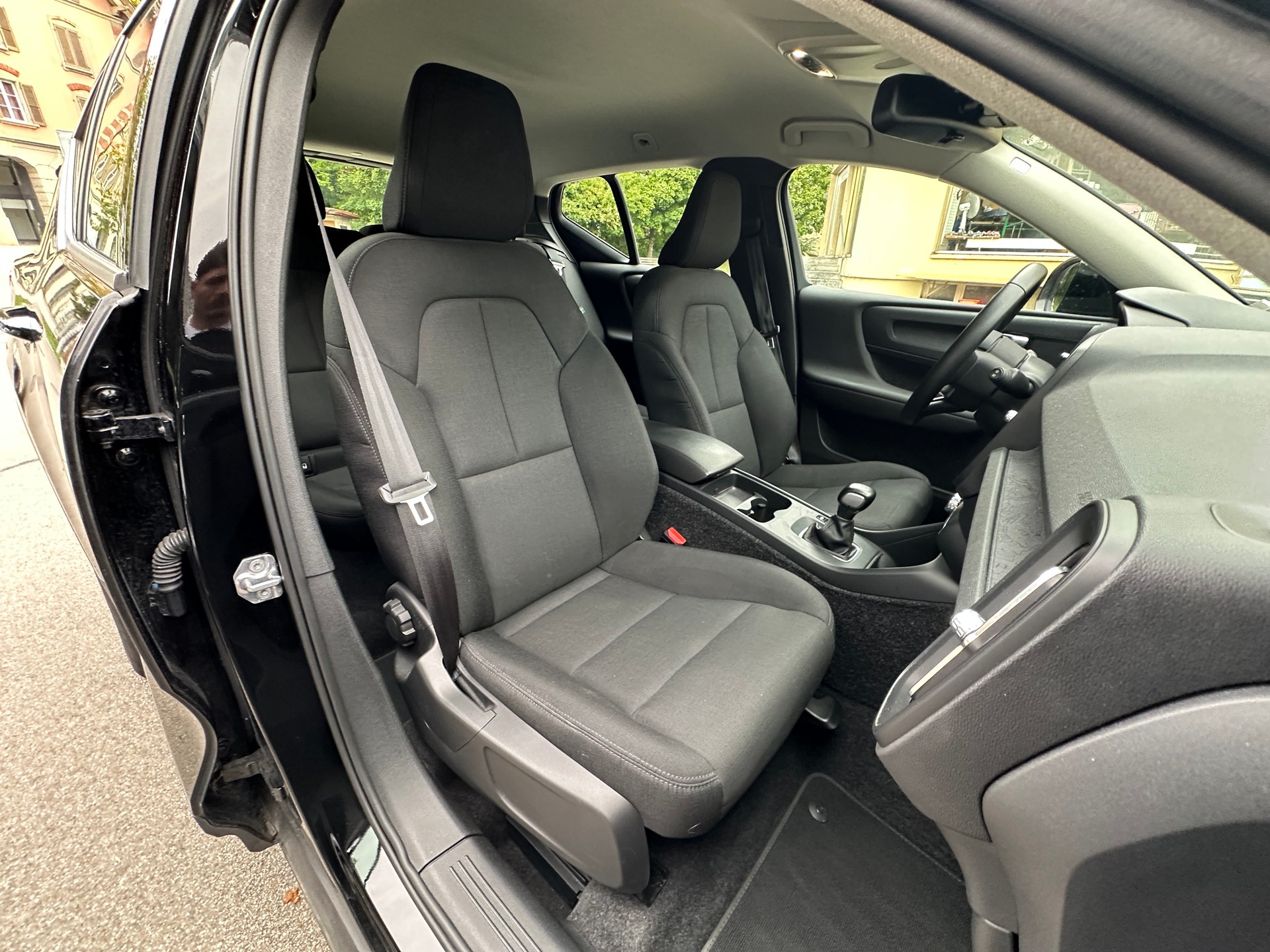 VOLVO XC40 D3-image-12