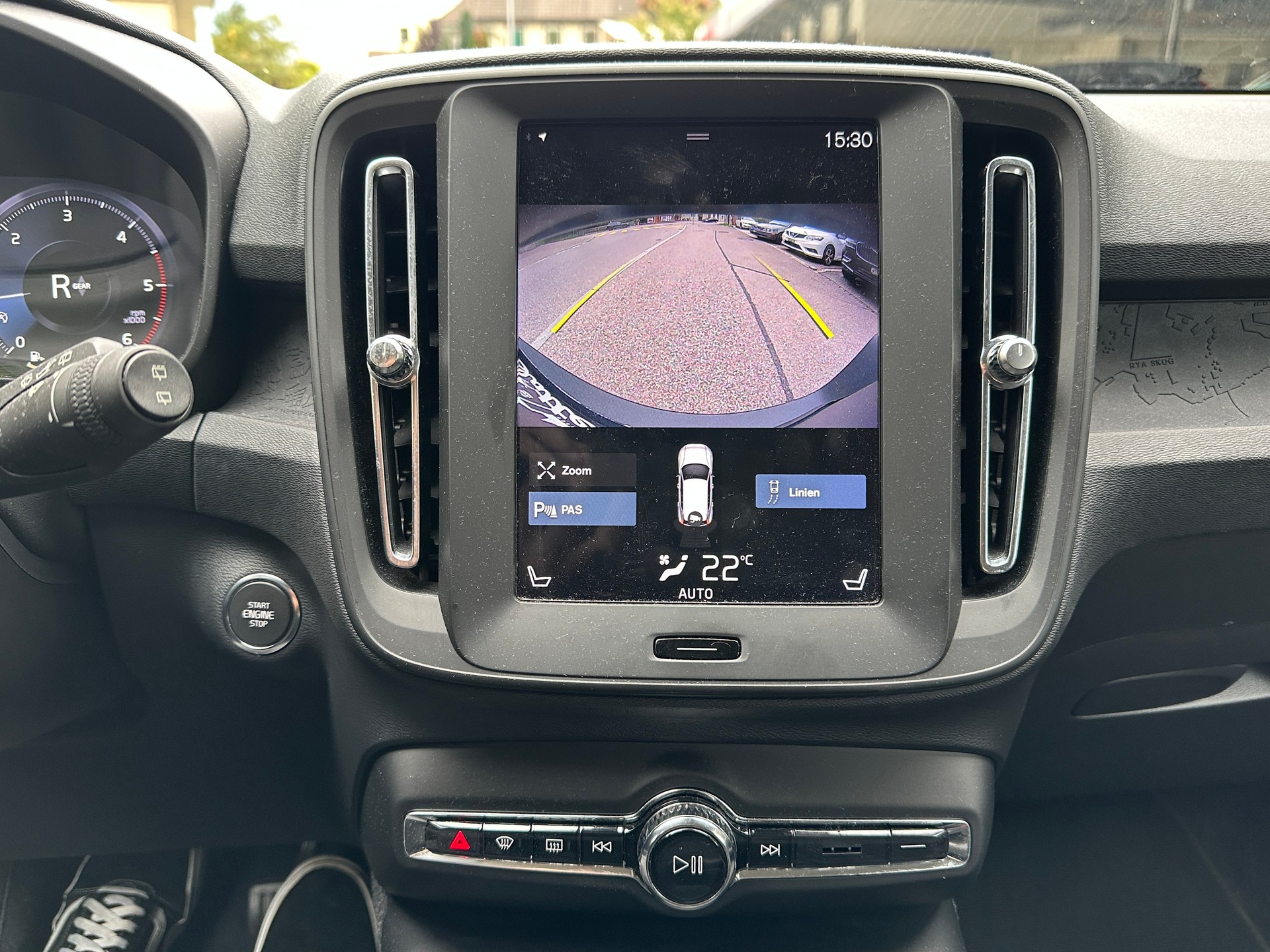 VOLVO XC40 D3-image-8