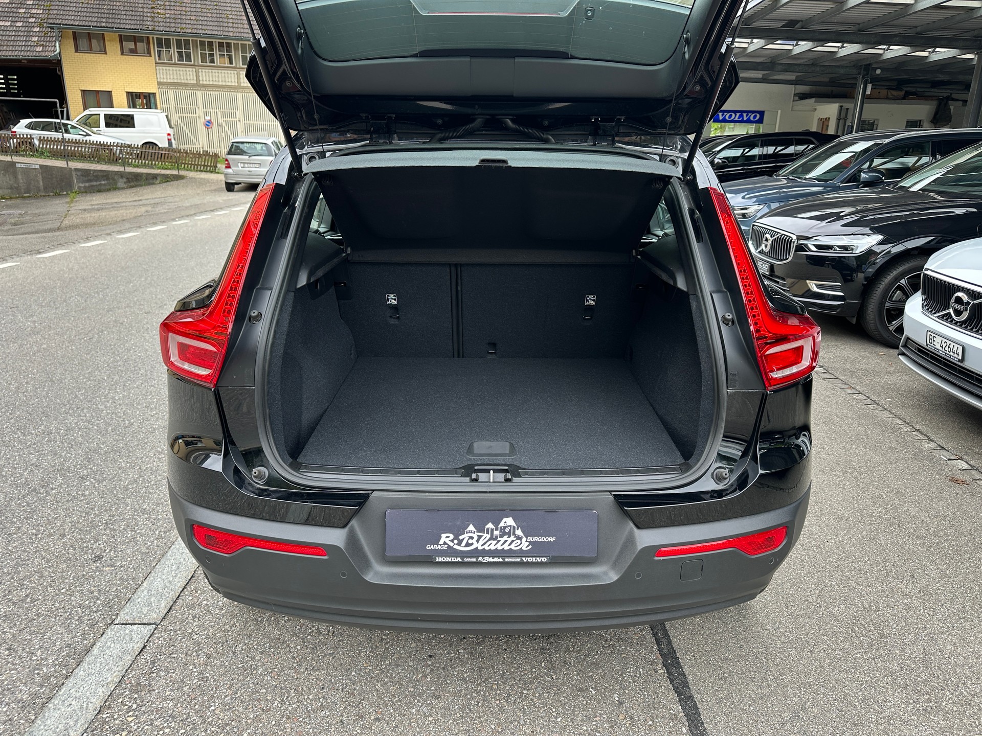 VOLVO XC40 D3-image-15