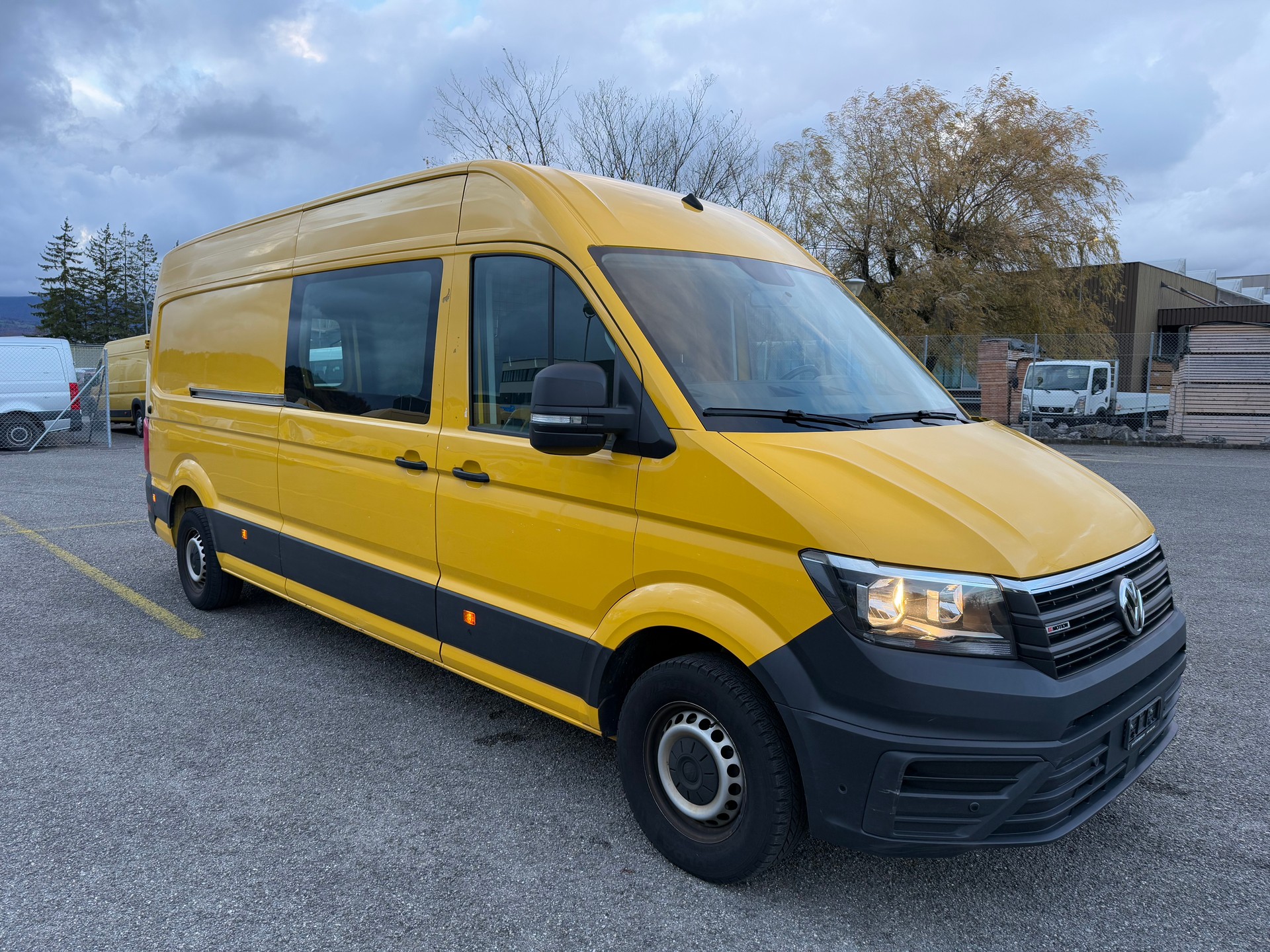 VW Crafter 35 2.0 TDI L4 4Motion-image-1
