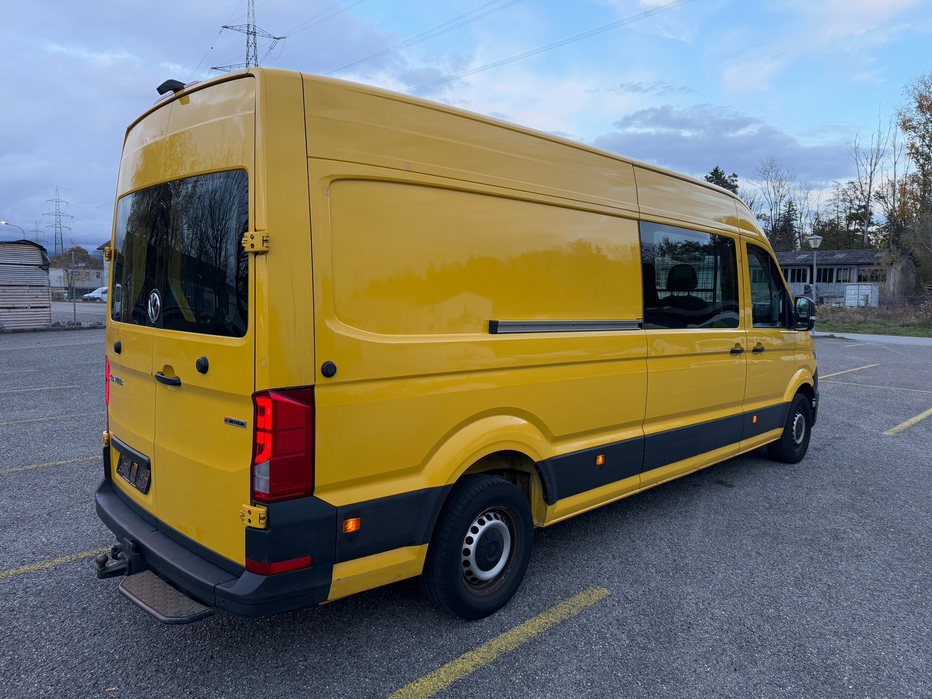 VW Crafter 35 2.0 TDI L4 4Motion-image-2