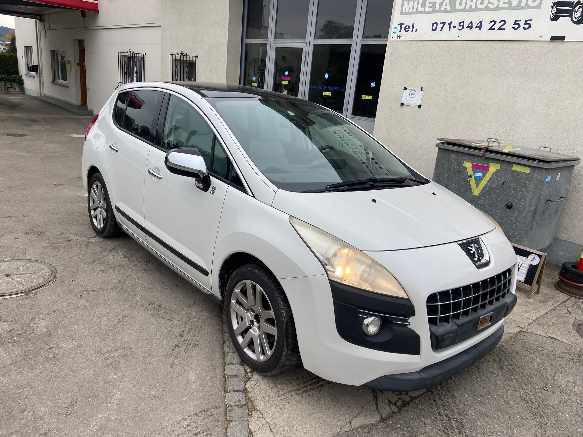 PEUGEOT 3008 HYbrid4 2.0 HDI EGS6-image-1