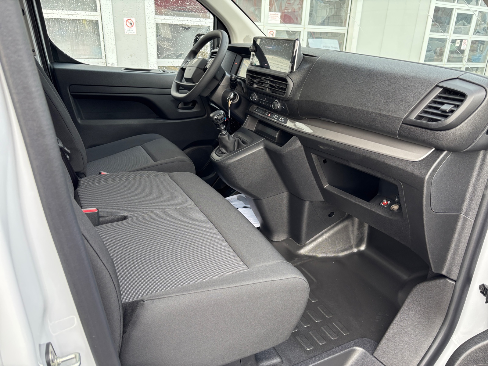 PEUGEOT Expert 2.0 BlueHDi 145 S&S Vertiefte Kabine Long-image-9