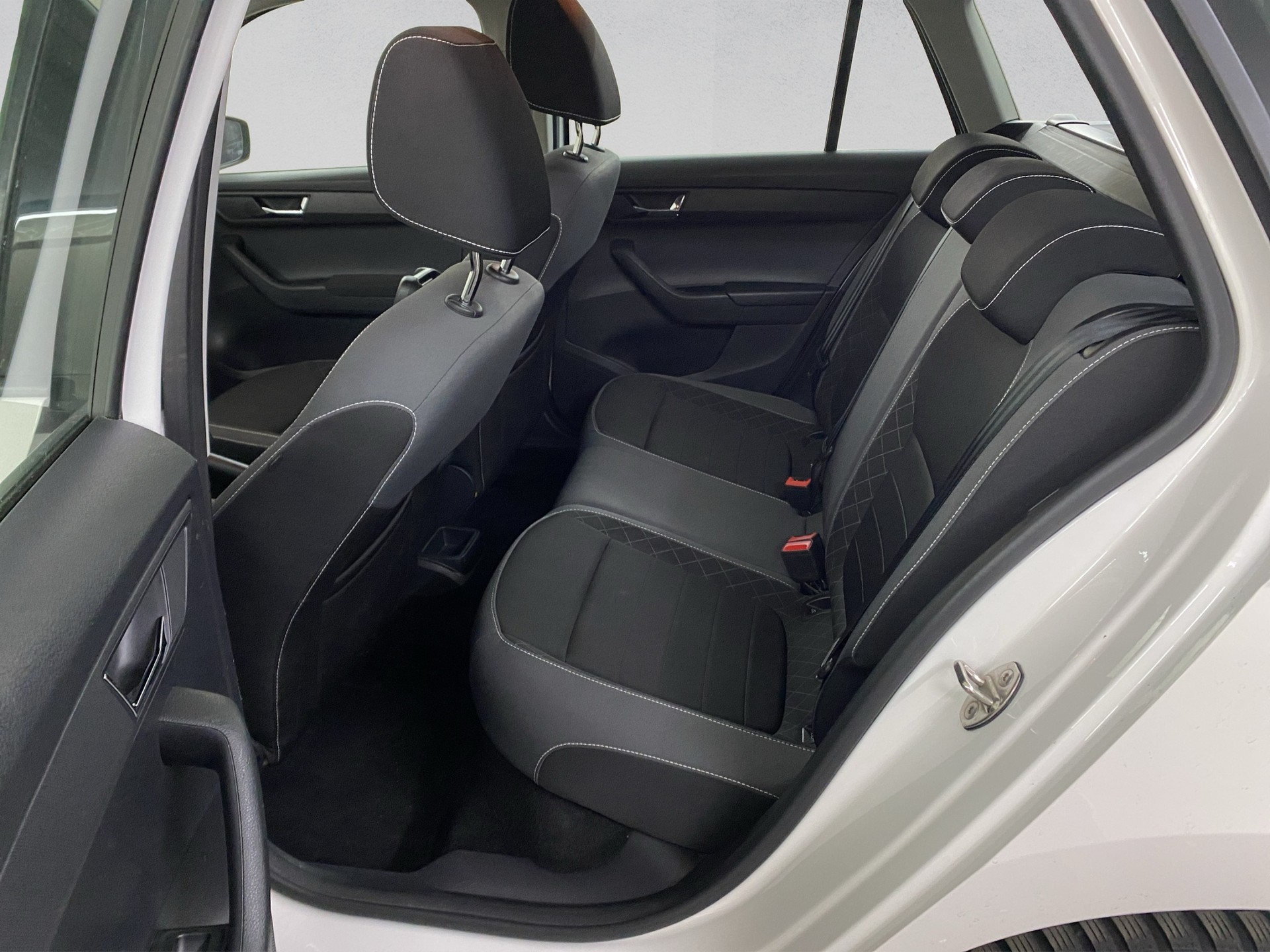 SKODA Fabia Combi 1.0 TSI Ambition DSG-image-12