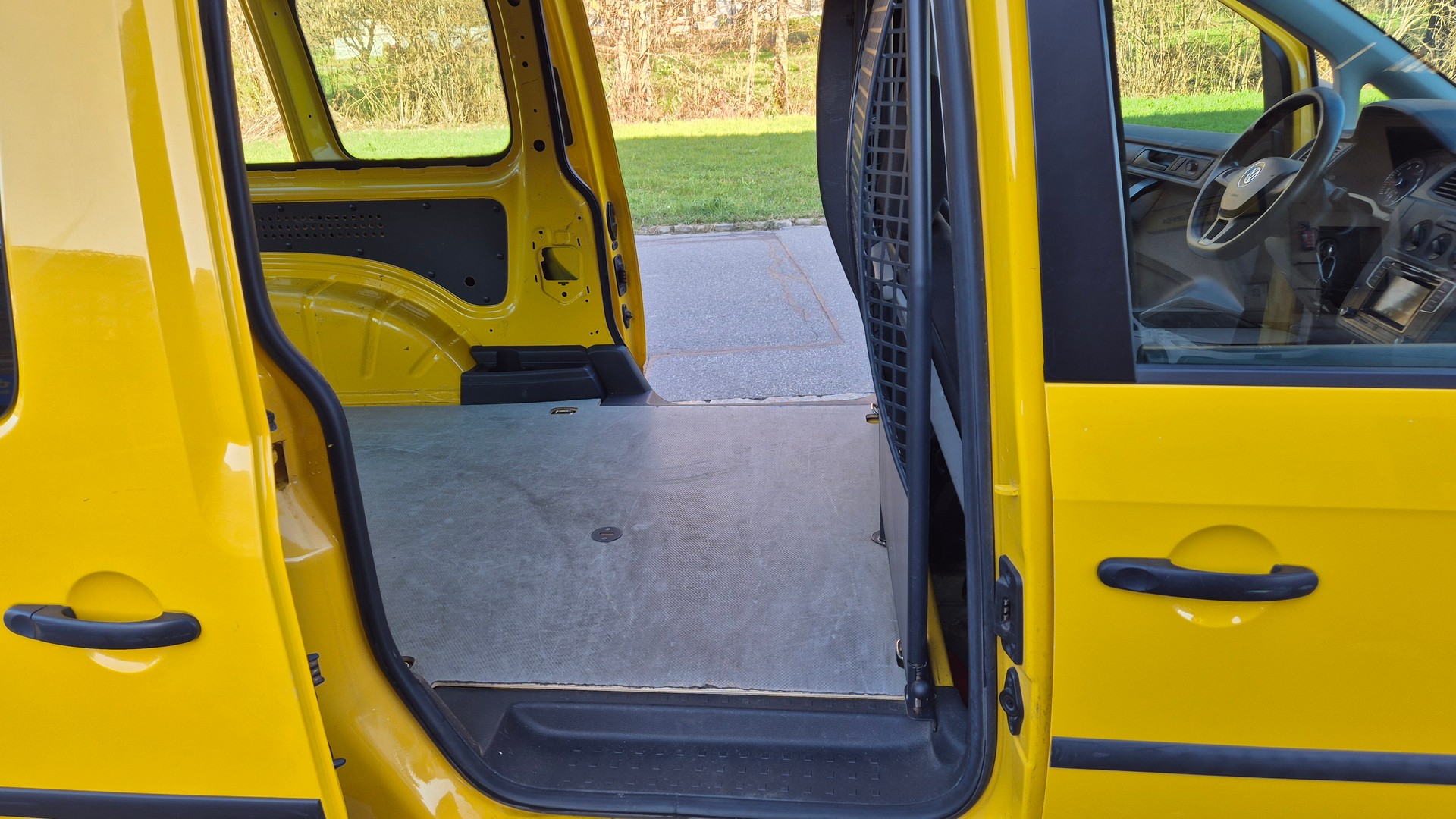VW Caddy Maxi 1.0TSI BlueMotion Technology-image-7