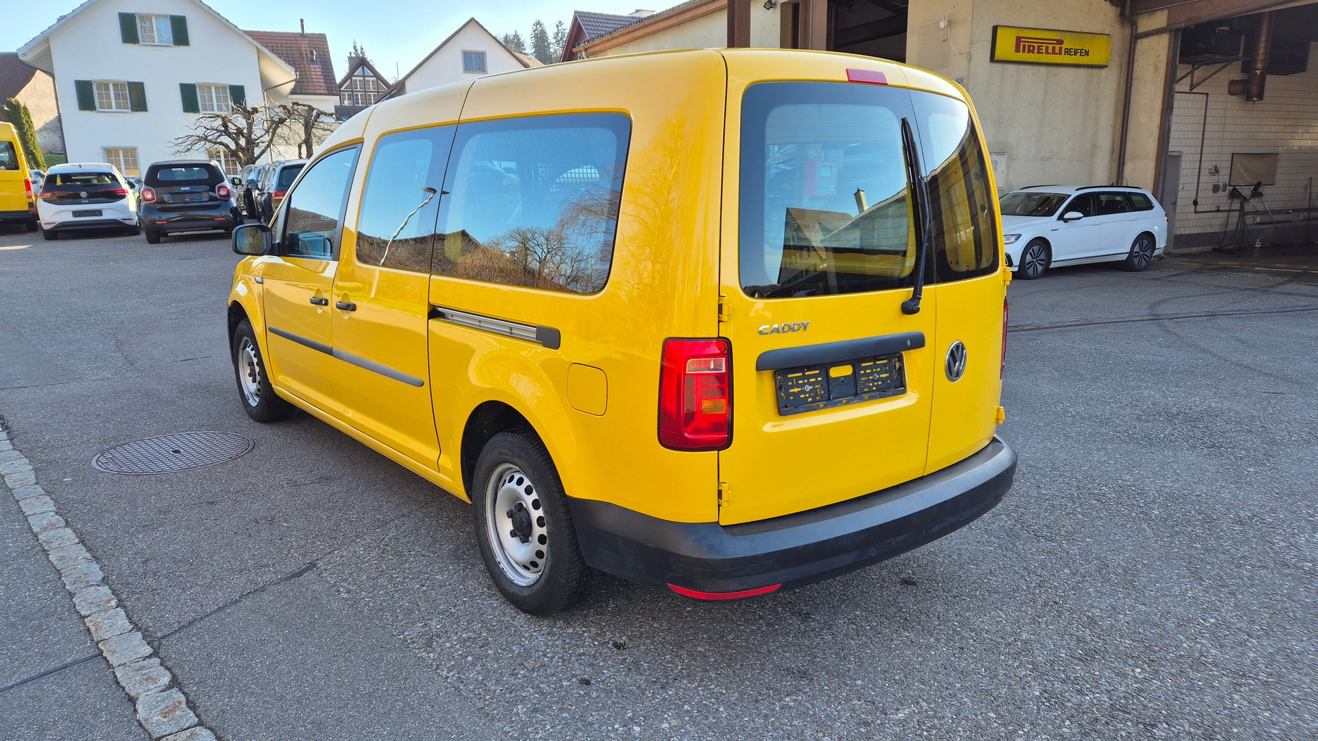 VW Caddy Maxi 1.0TSI BlueMotion Technology-showroom-element-2