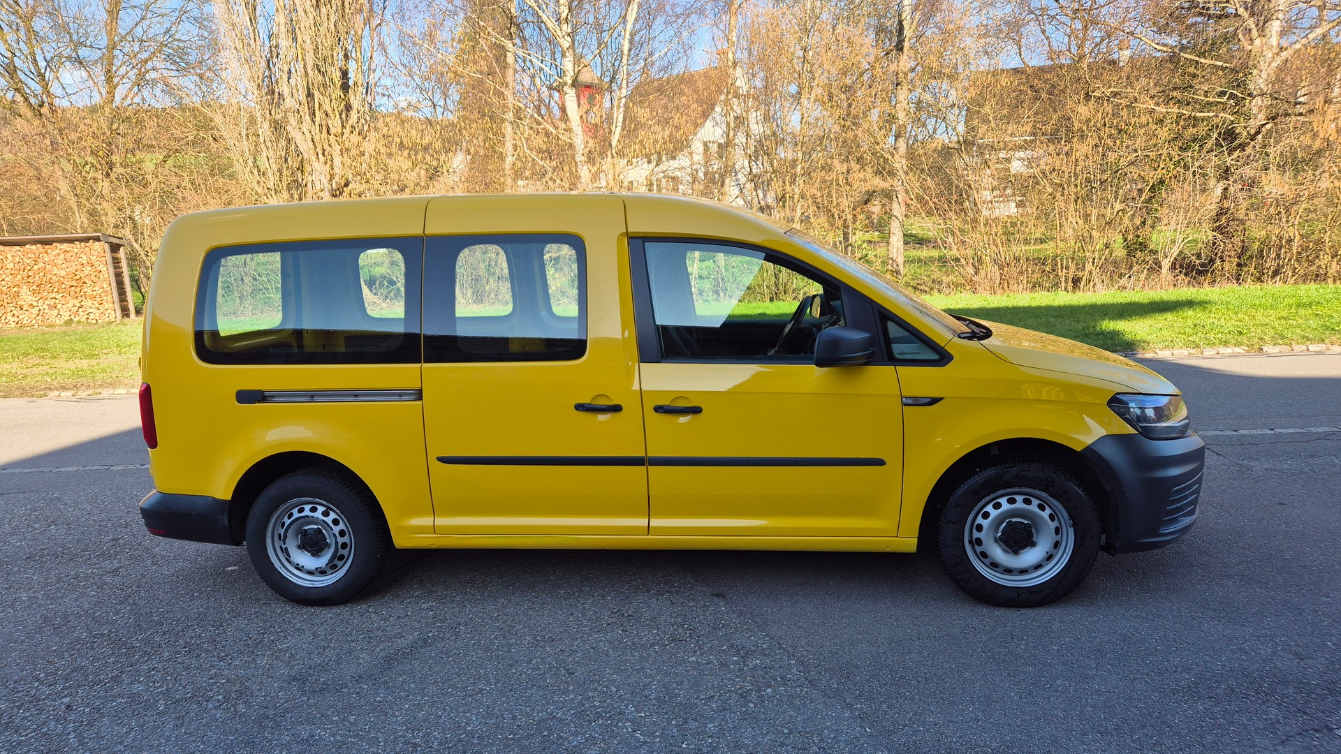 VW Caddy Maxi 1.0TSI BlueMotion Technology-image-4
