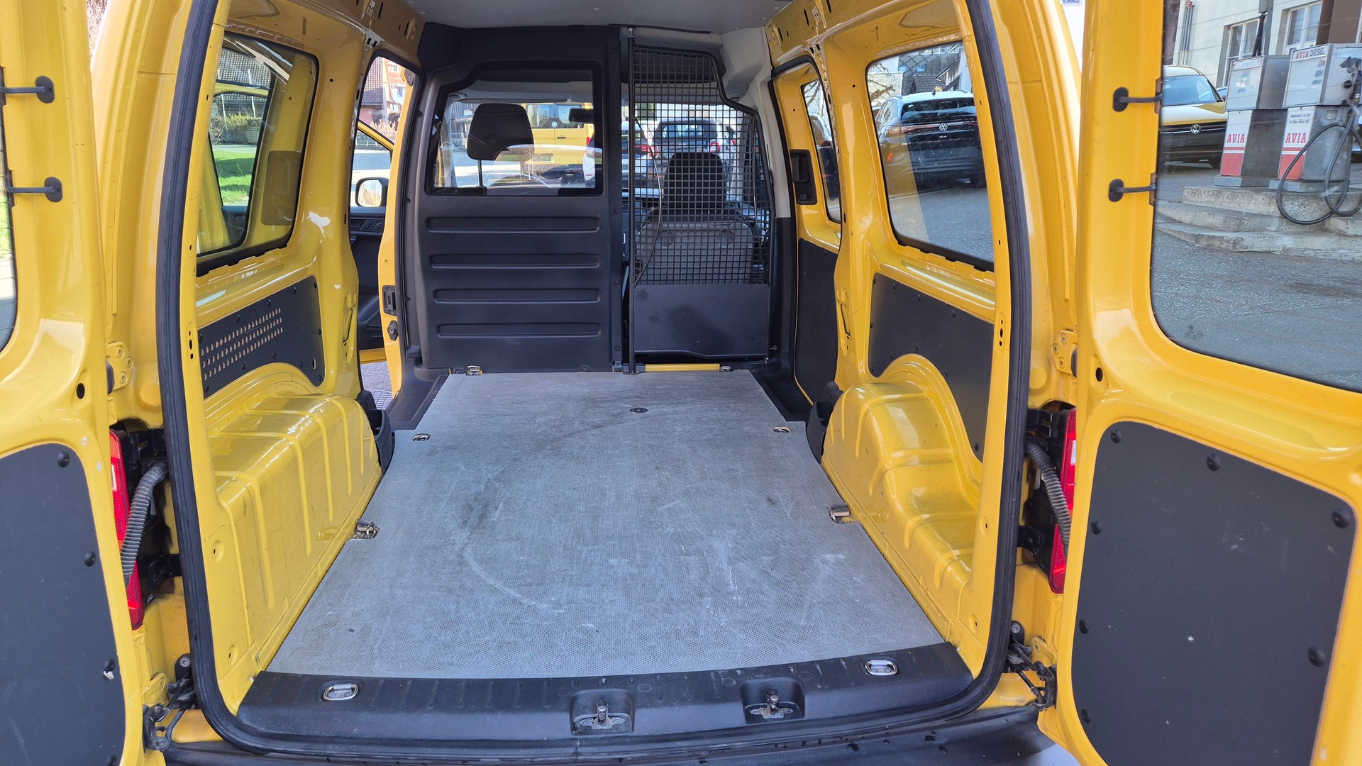 VW Caddy Maxi 1.0TSI BlueMotion Technology-image-6