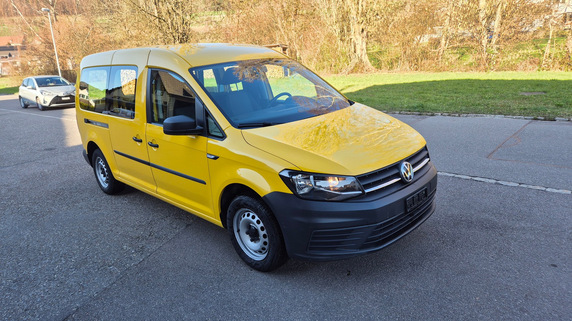 VW Caddy Maxi 1.0TSI BlueMotion Technology-image-5