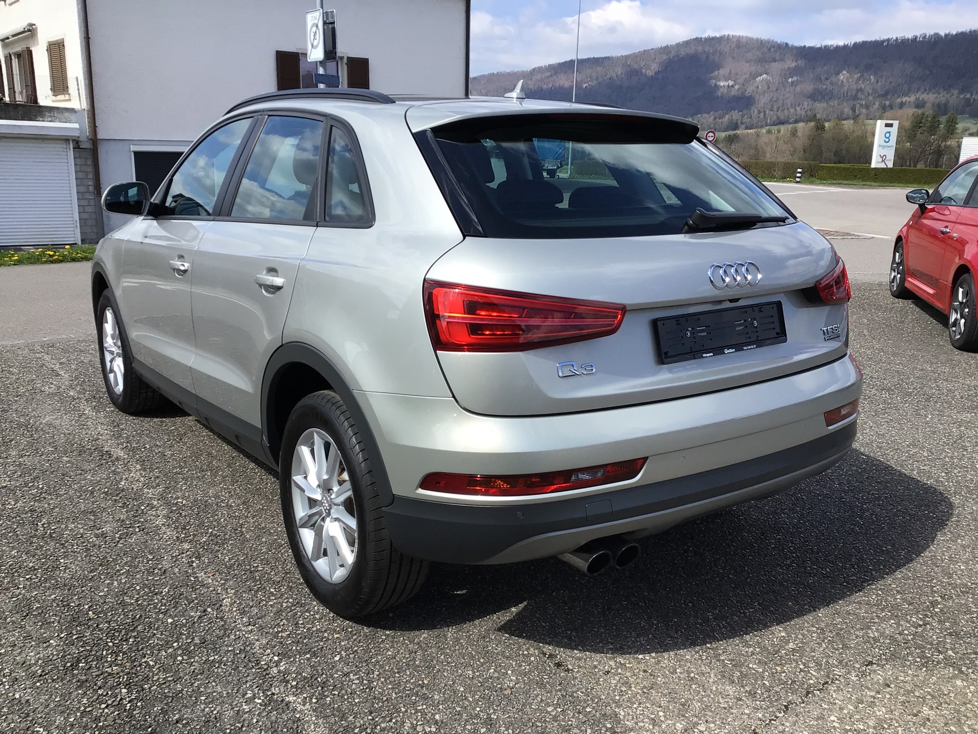 AUDI Q3 2.0 TFSI quattro S-tronic-image-4