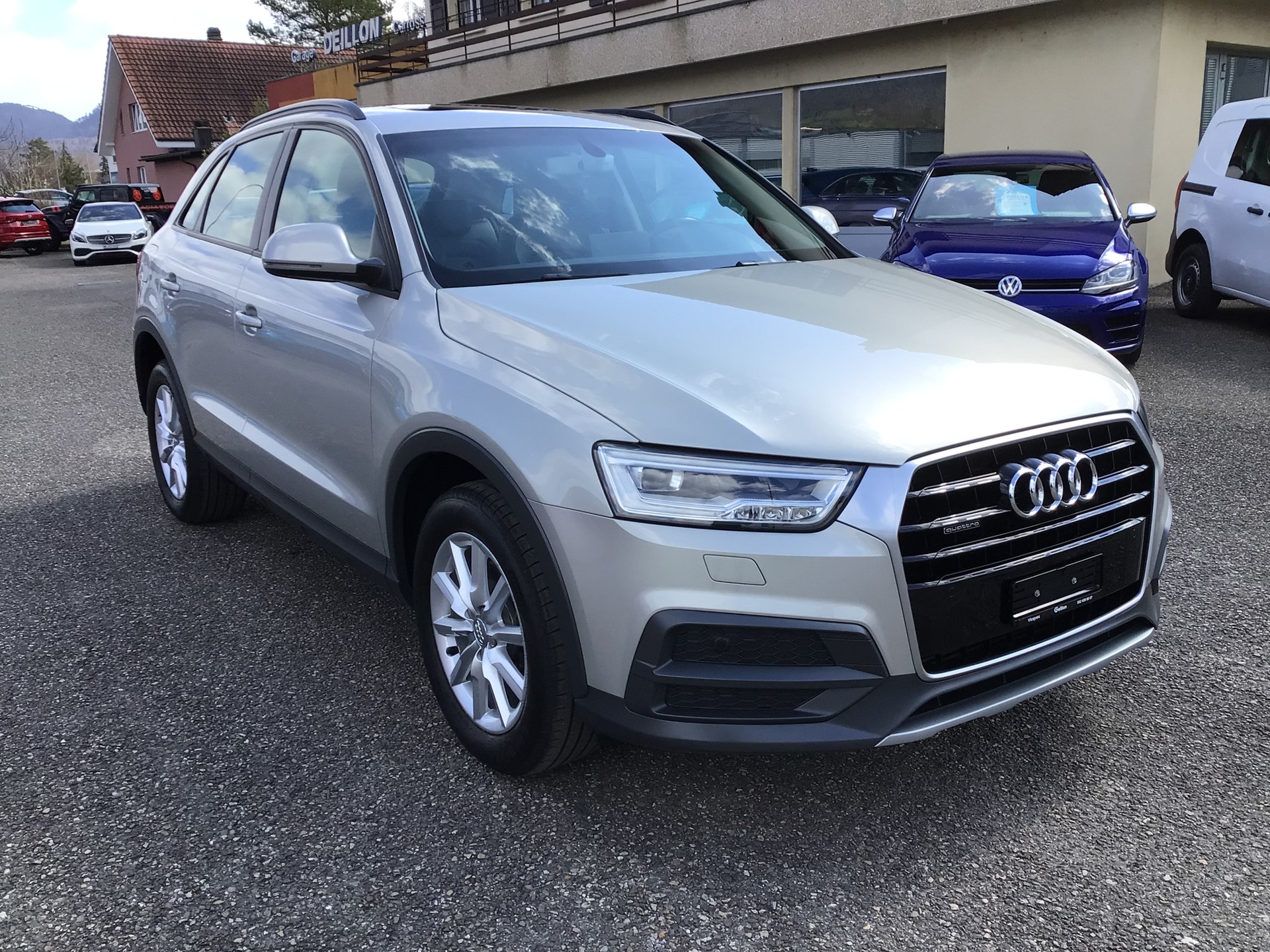 AUDI Q3 2.0 TFSI quattro S-tronic-image-2
