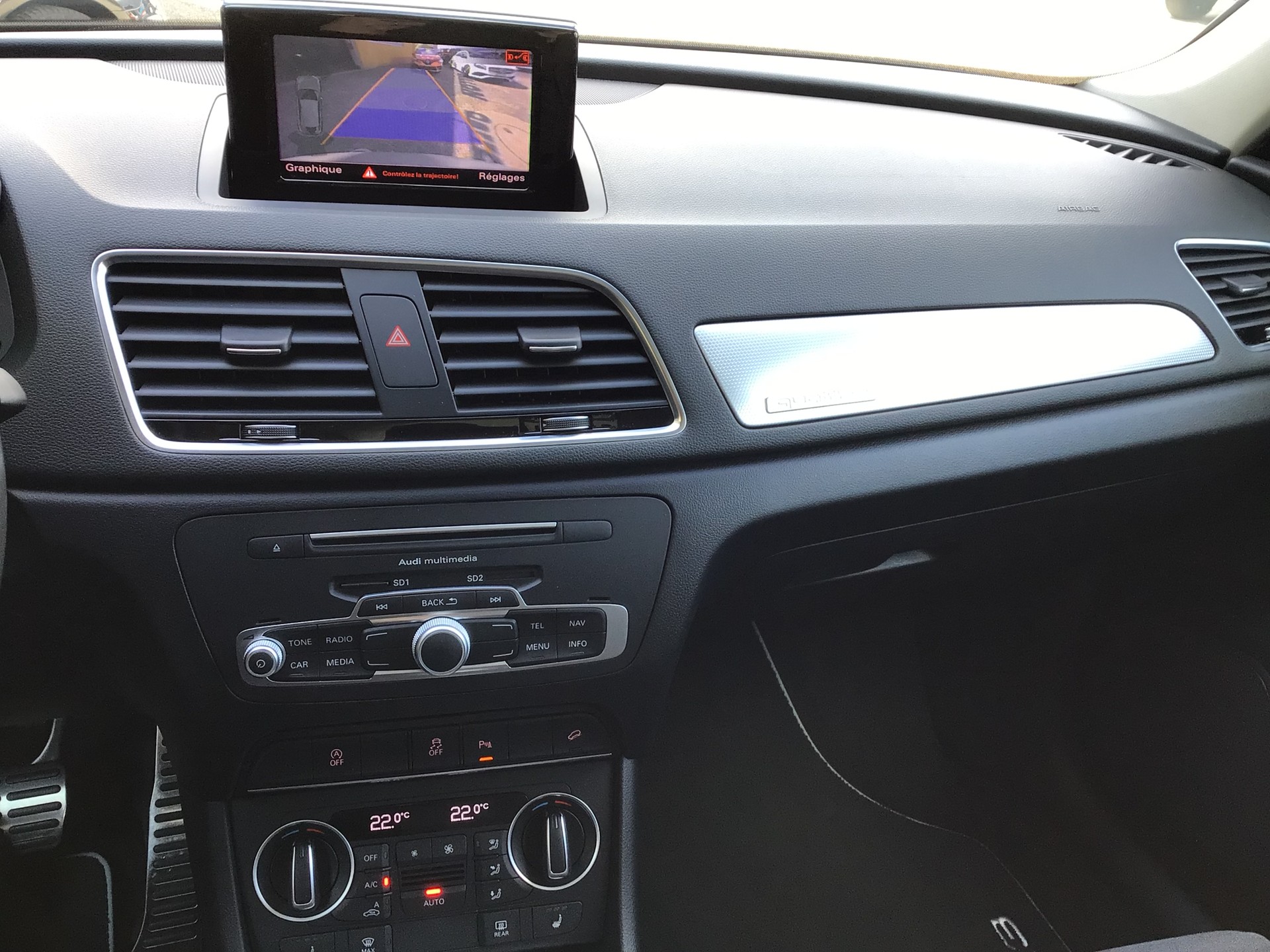 AUDI Q3 2.0 TFSI quattro S-tronic-image-10