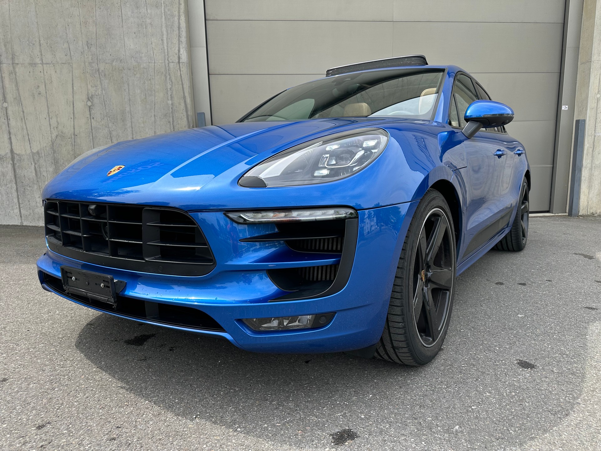 PORSCHE Macan GTS PDK PANO LUFTFAHRWERK 18 FACH SPORTSITZE VOLLLEDER 360 KAMERA BOSE SOUND NATURLEDER-image-0