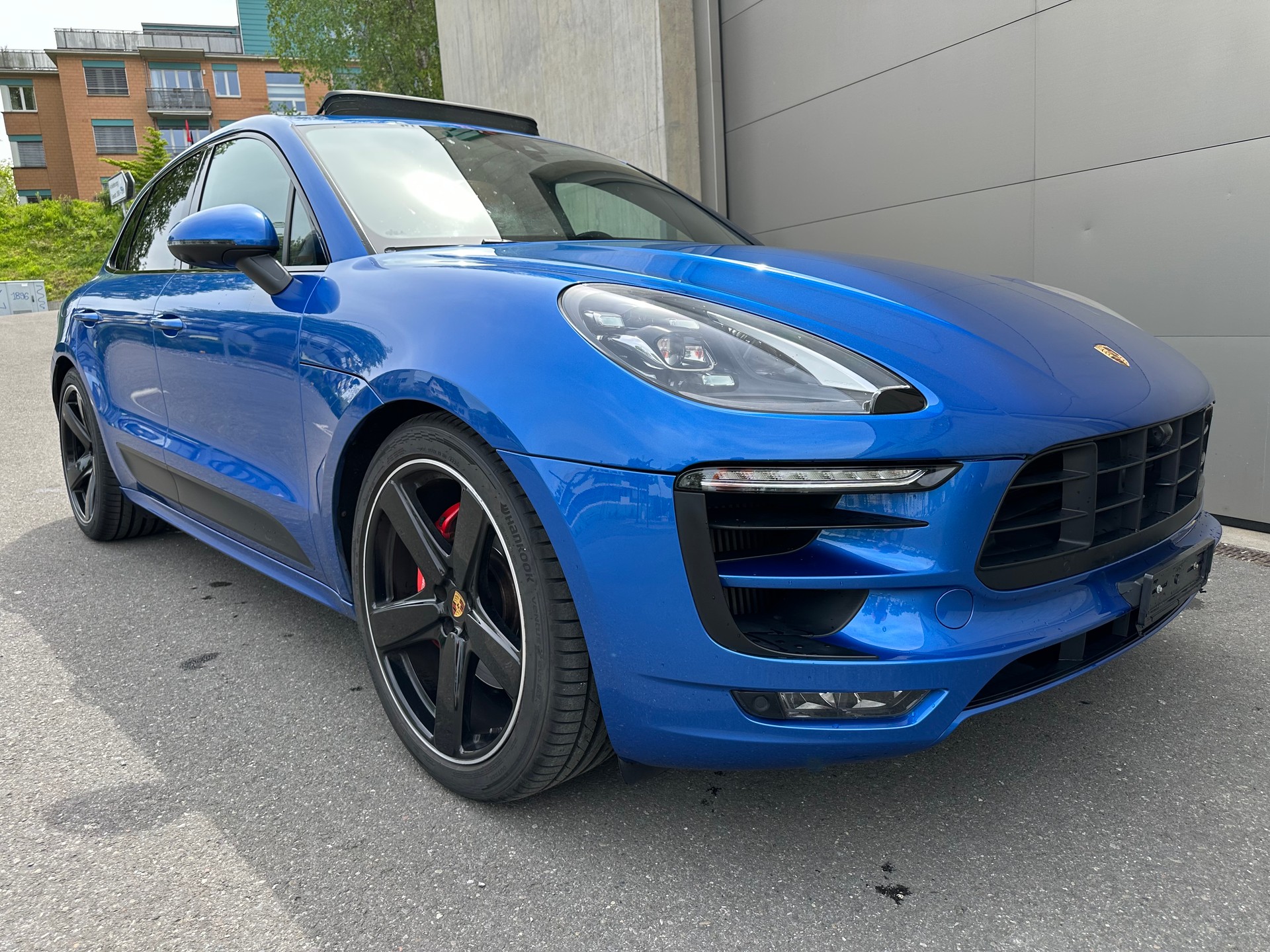 PORSCHE Macan GTS PDK PANO LUFTFAHRWERK 18 FACH SPORTSITZE VOLLLEDER 360 KAMERA BOSE SOUND NATURLEDER-image-2
