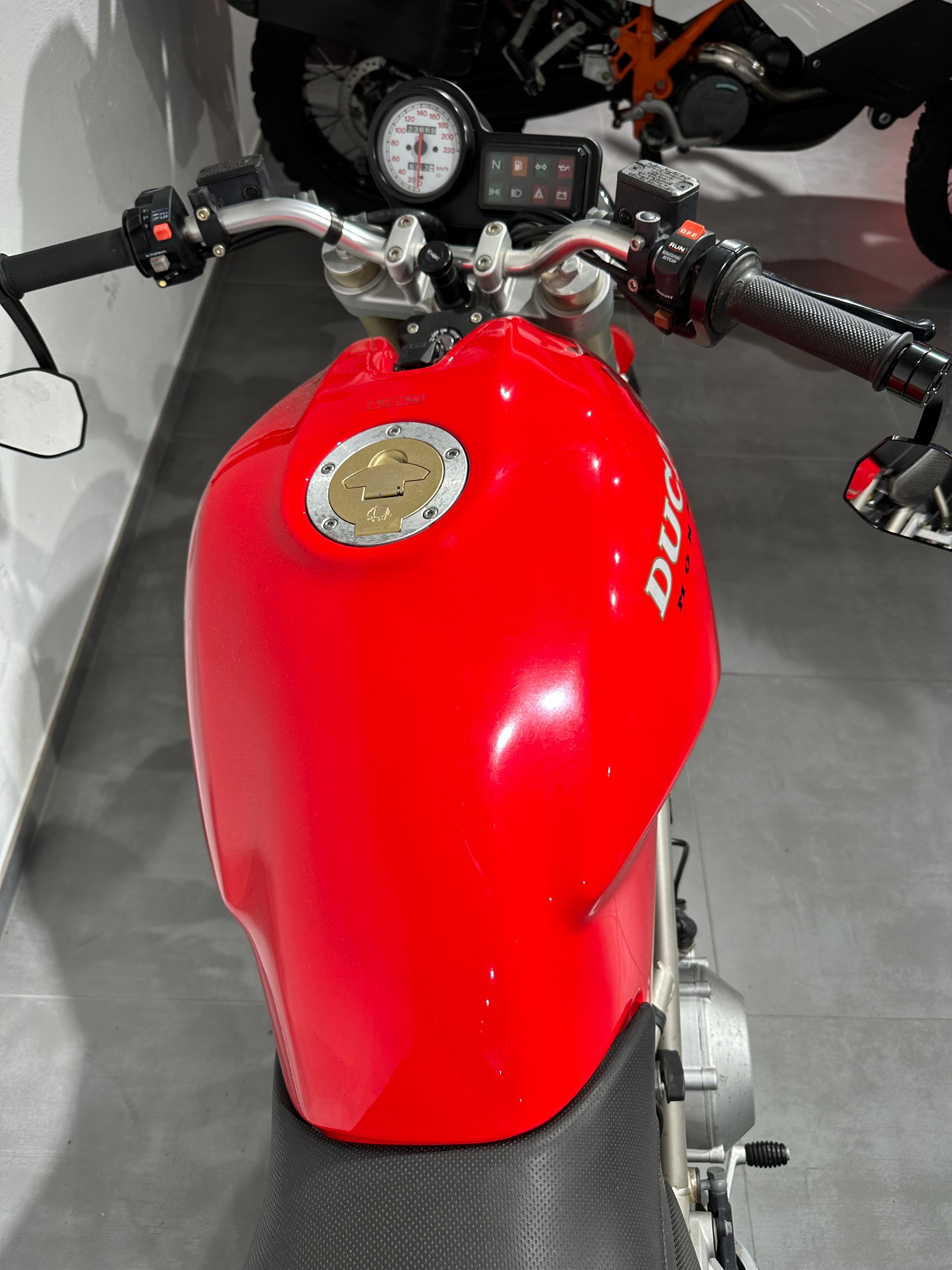 DUCATI Monster 900-image-3
