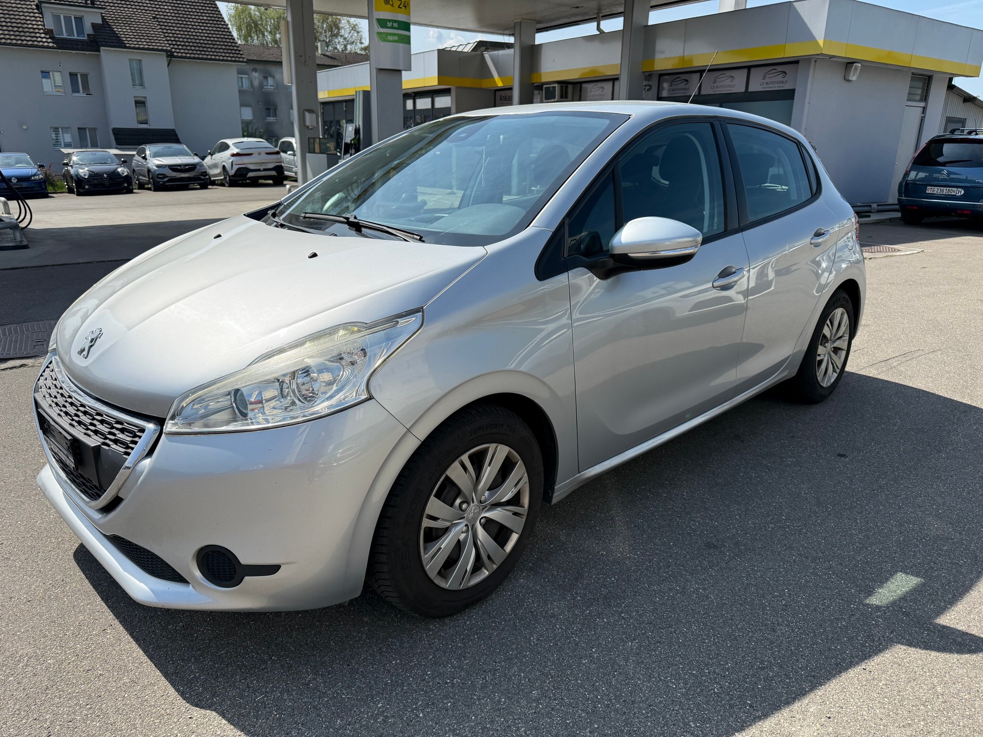 PEUGEOT 208 1.2 e-VTI Active EGS5-image-1