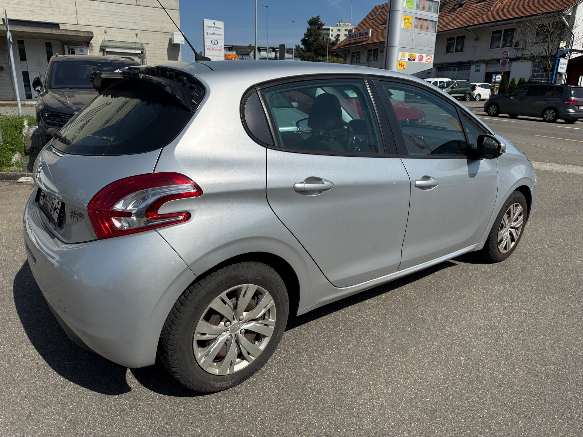 PEUGEOT 208 1.2 e-VTI Active EGS5-image-5