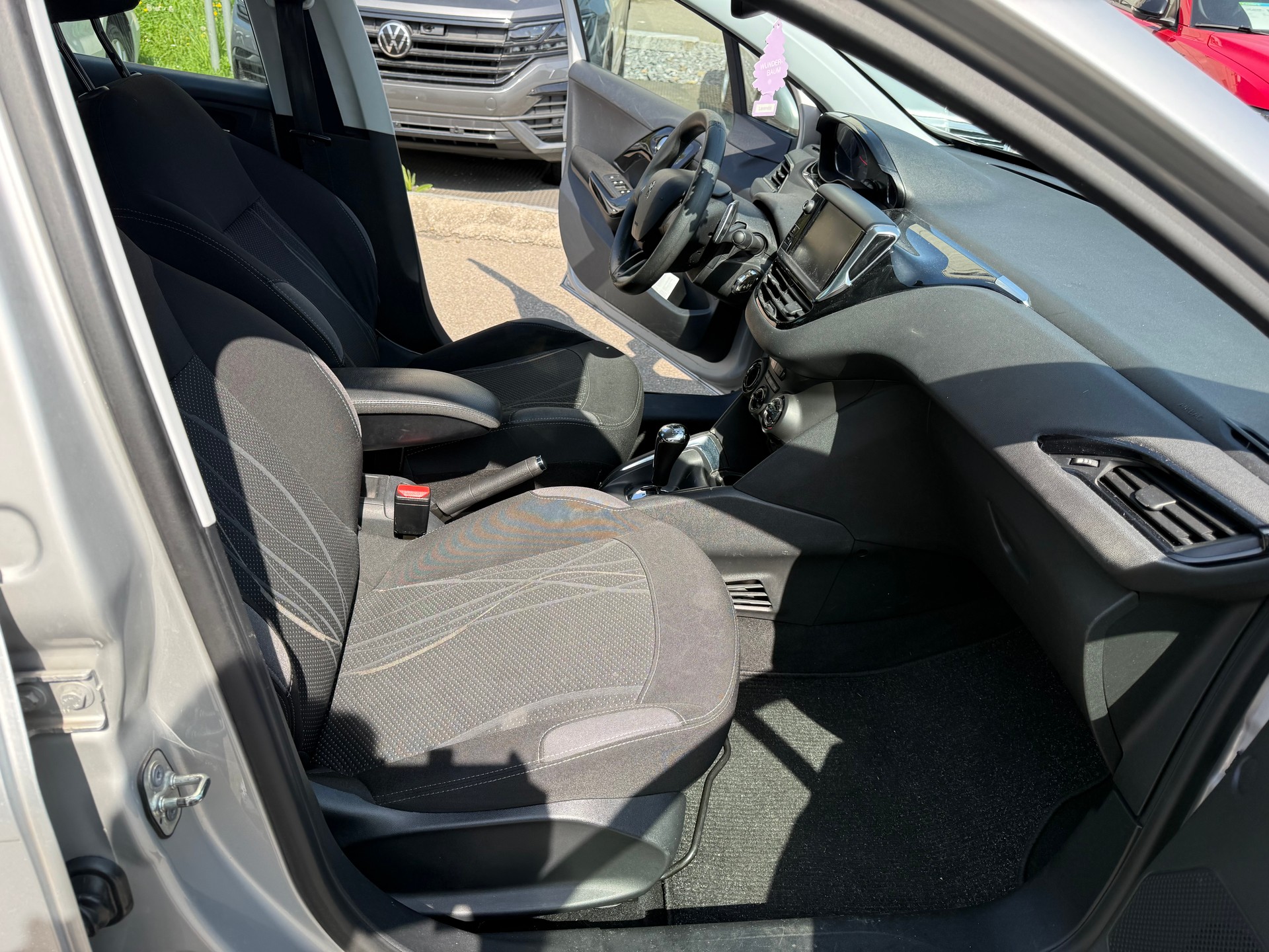 PEUGEOT 208 1.2 e-VTI Active EGS5-image-9