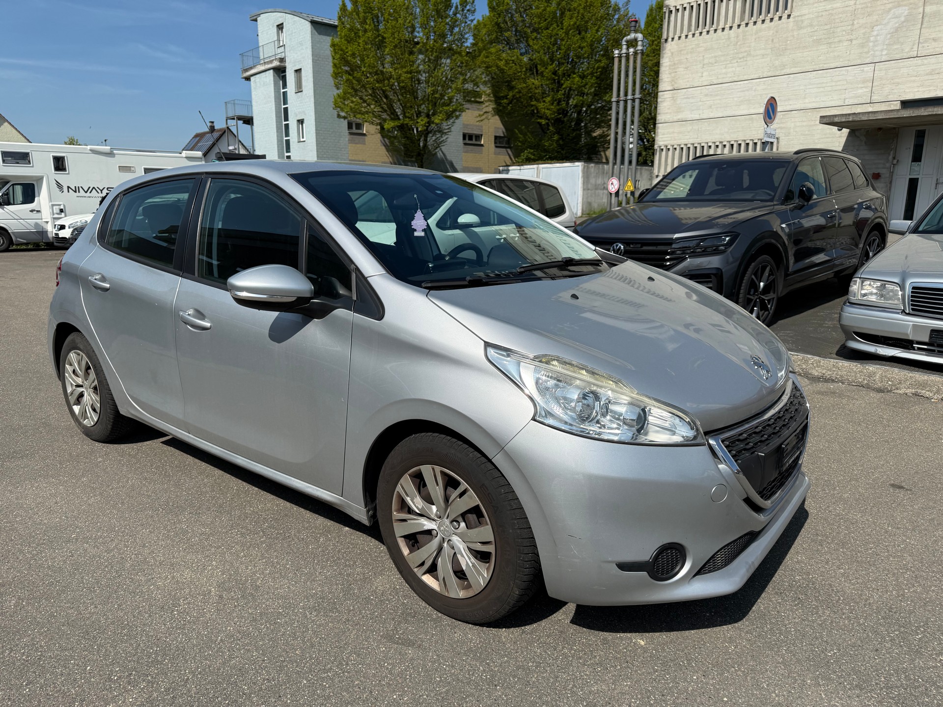 PEUGEOT 208 1.2 e-VTI Active EGS5-image-2