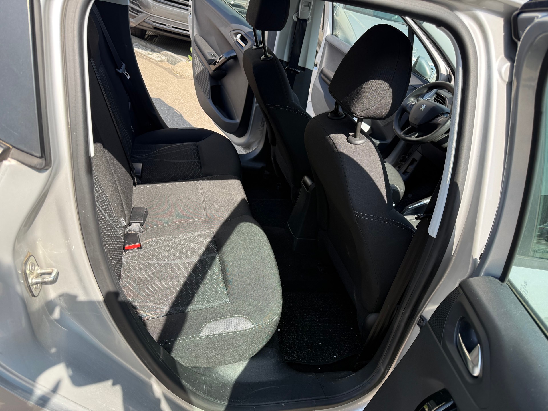 PEUGEOT 208 1.2 e-VTI Active EGS5-image-10