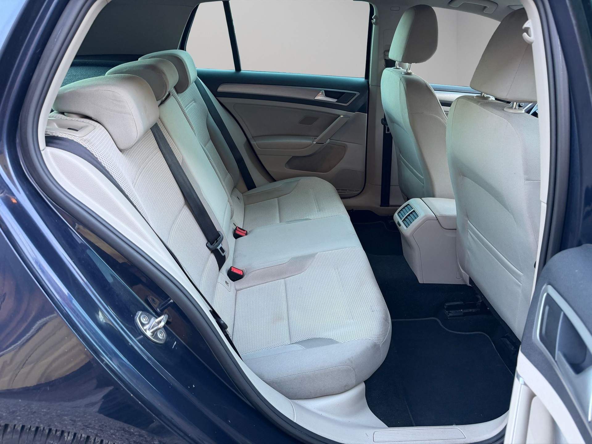 VW Golf 1.2 TSI Lounge R-Line-image-13
