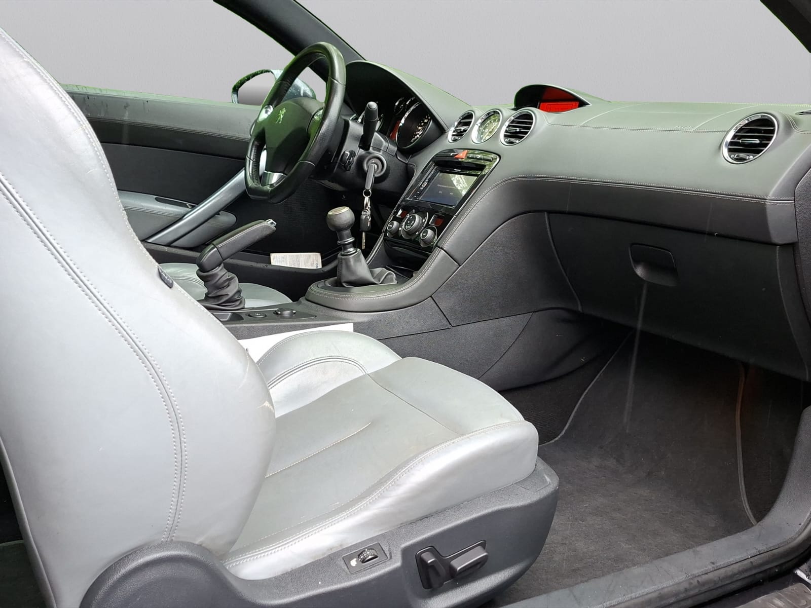 PEUGEOT RCZ 1.6 Turbo Black Yearling-image-10